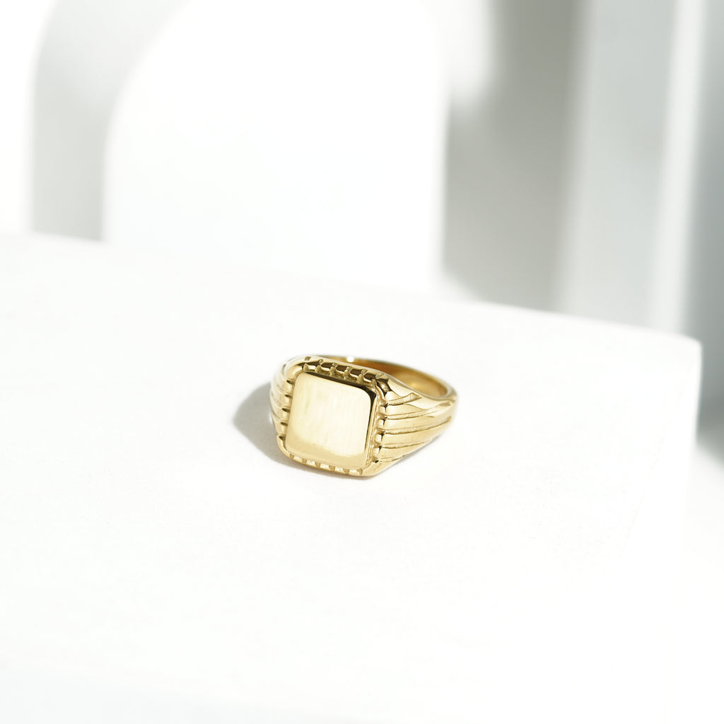 286 Square shaped pattern ring