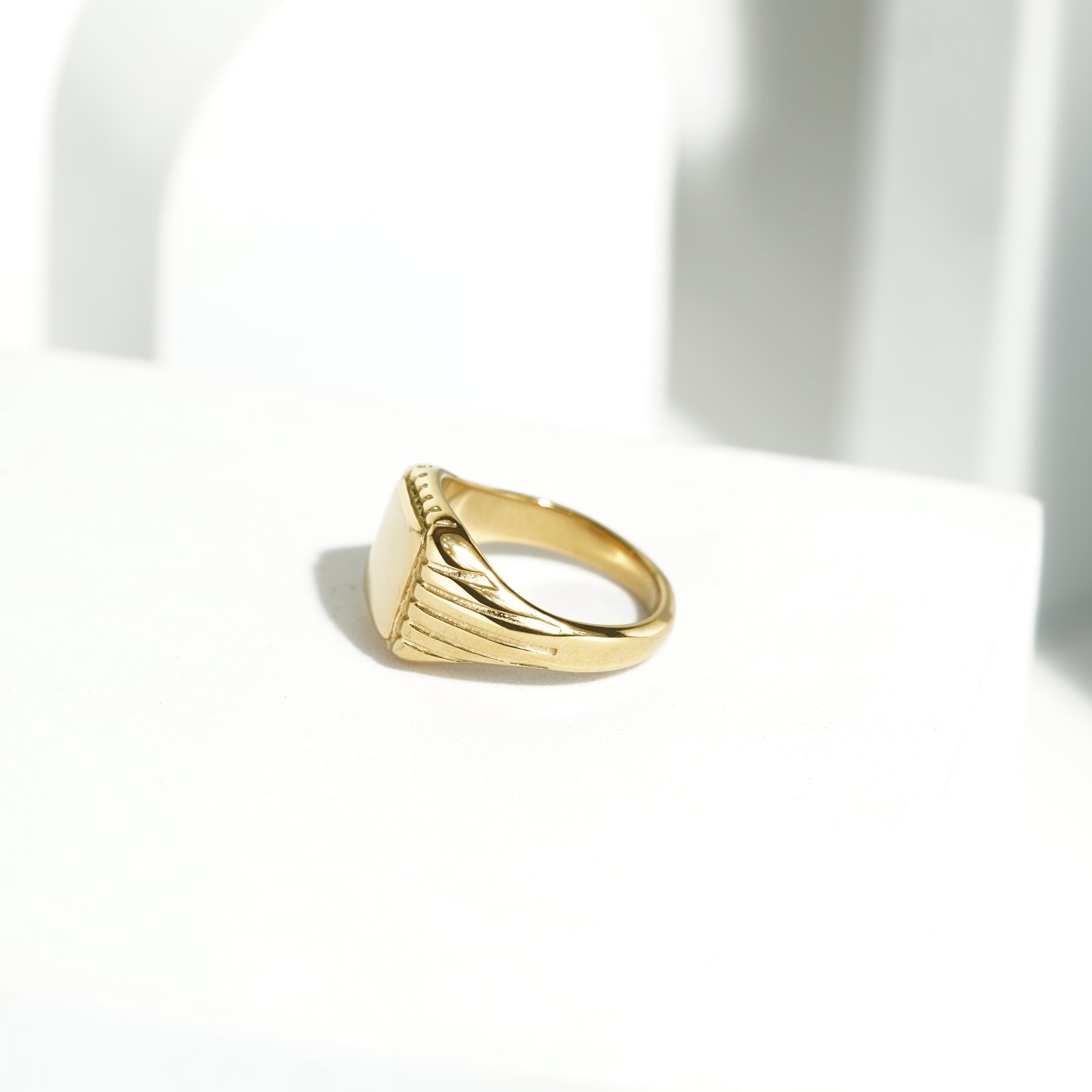 286 Square shaped pattern ring