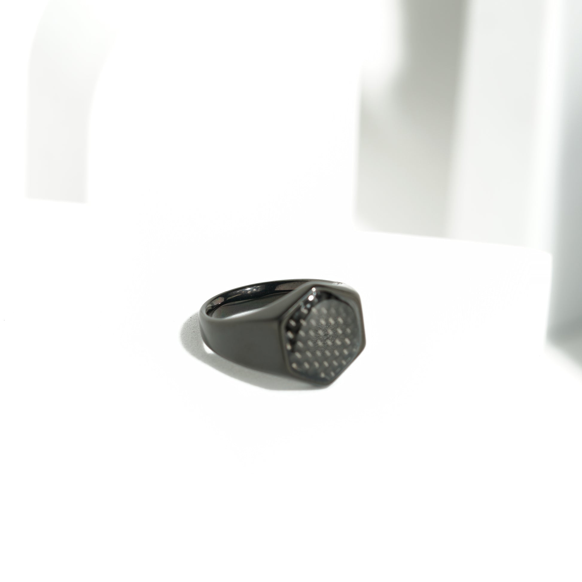 447 Black Hexagonal Patterned Ring