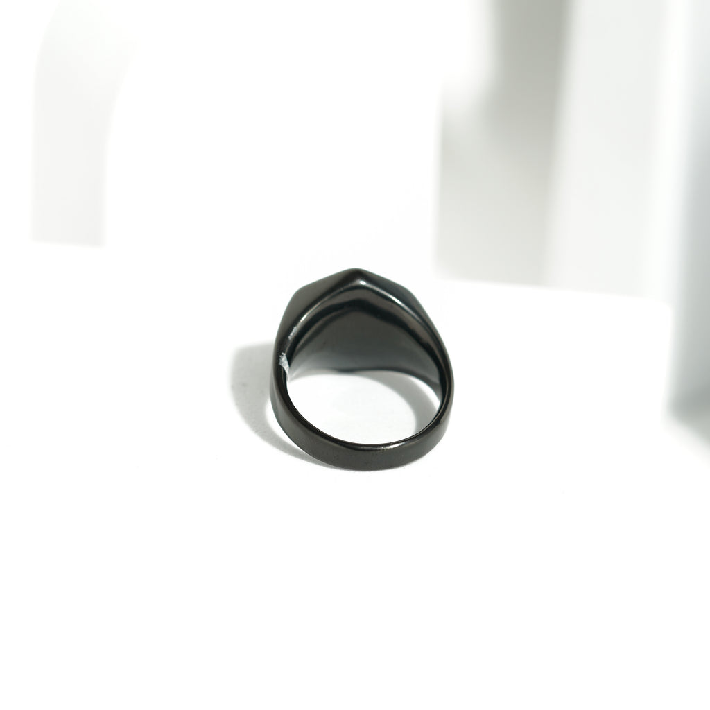 447 Black Hexagonal Patterned Ring