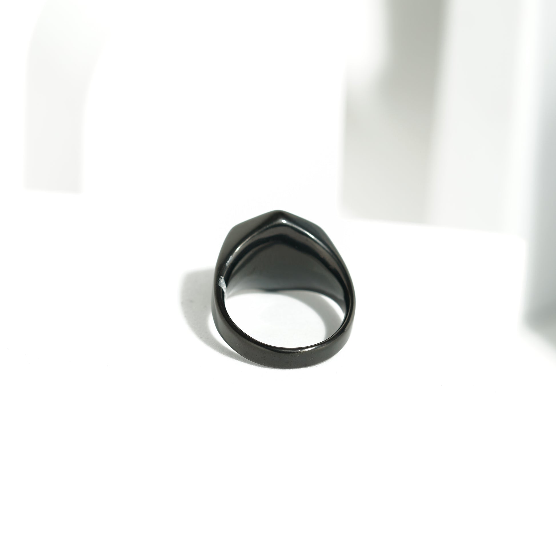 447 Black Hexagonal Patterned Ring