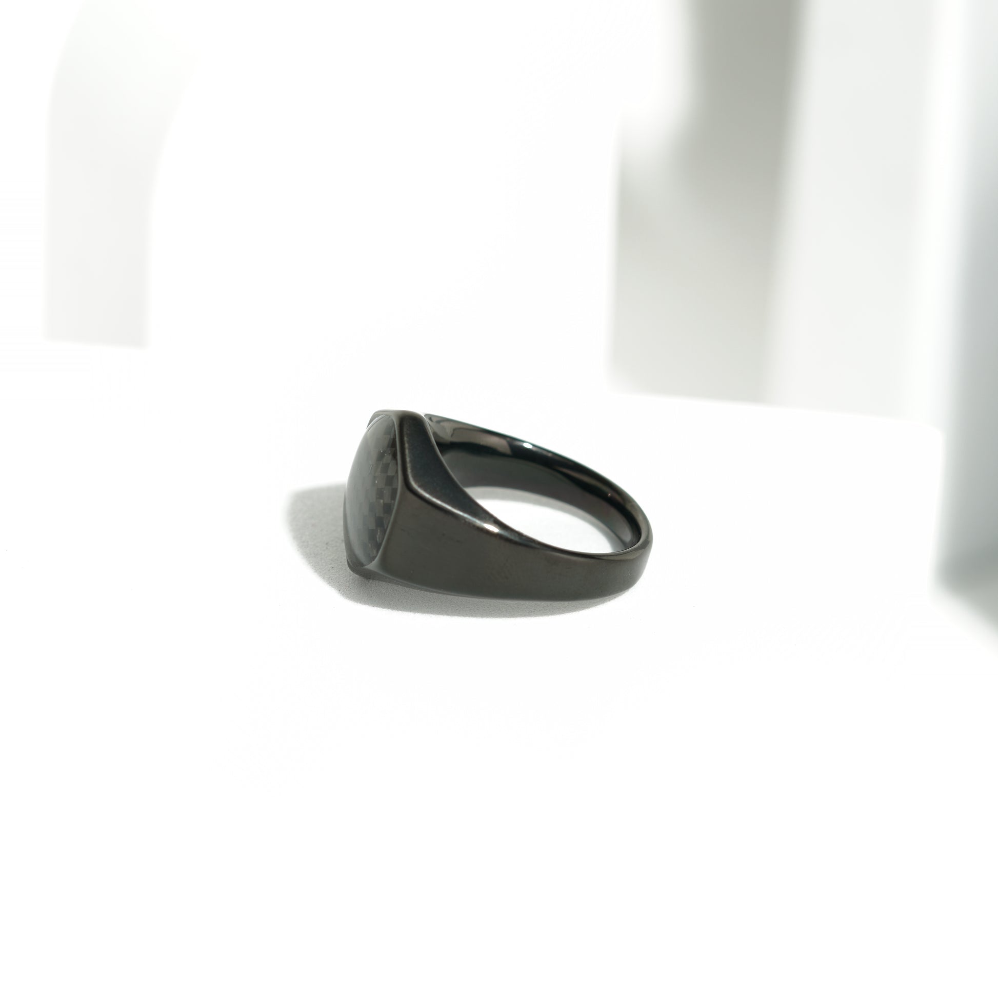 447 Black Hexagonal Patterned Ring