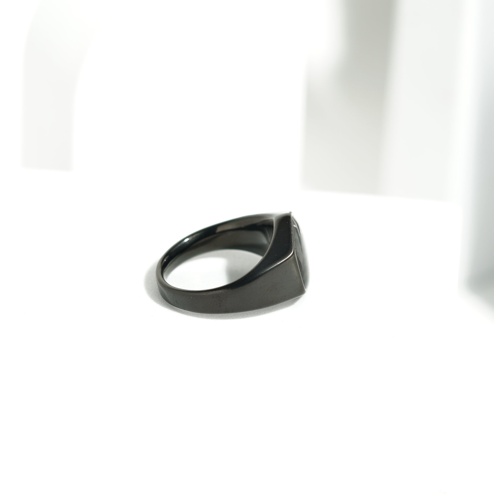 447 Black Hexagonal Patterned Ring