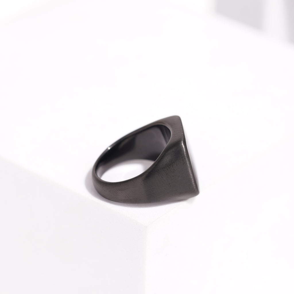 426 black pattern ring