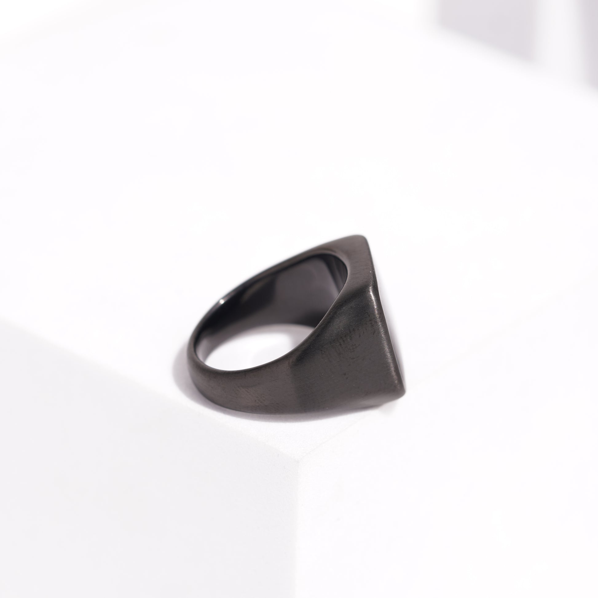 426 black pattern ring