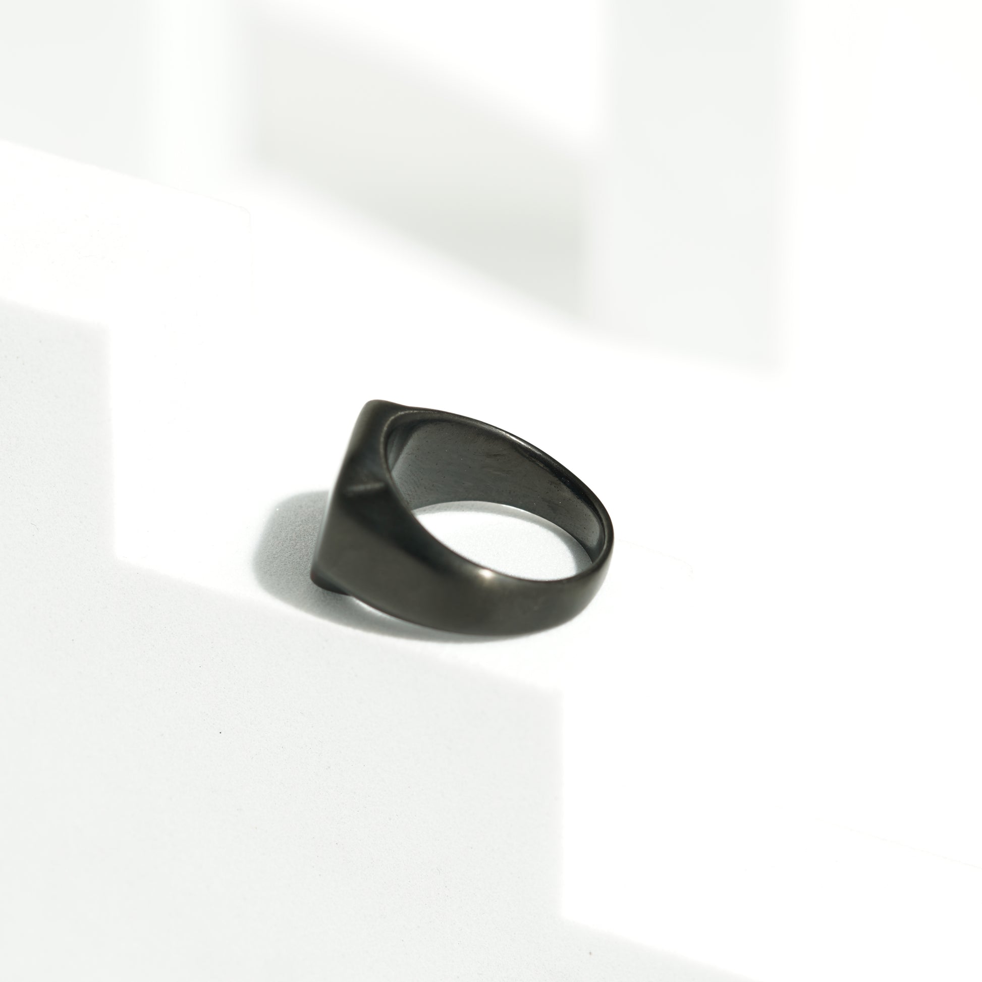 (828) Bold black mens ring