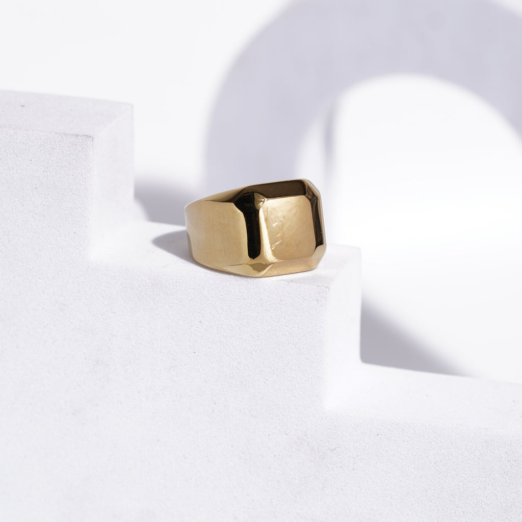 (32) Geometric Gold Signet Ring