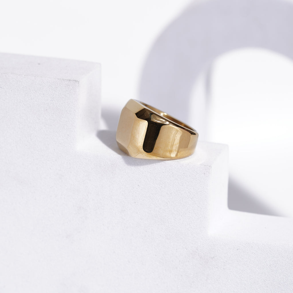 (32) Geometric Gold Signet Ring