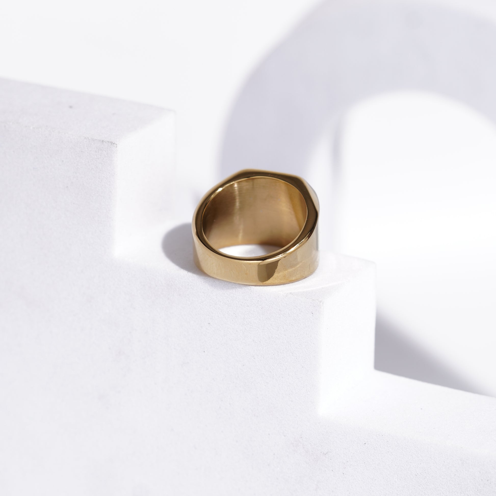 (32) Geometric Gold Signet Ring