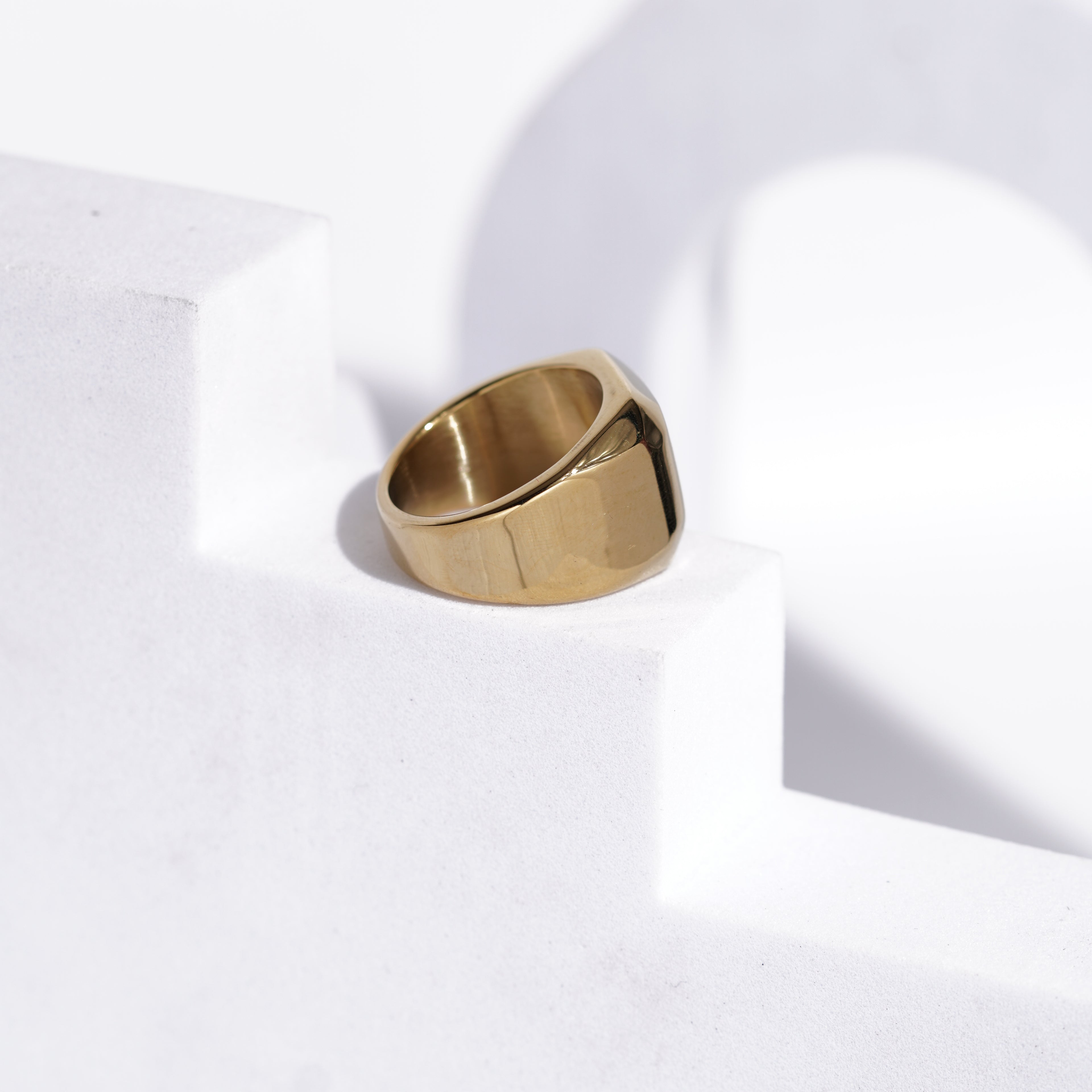 (32) Geometric Gold Signet Ring