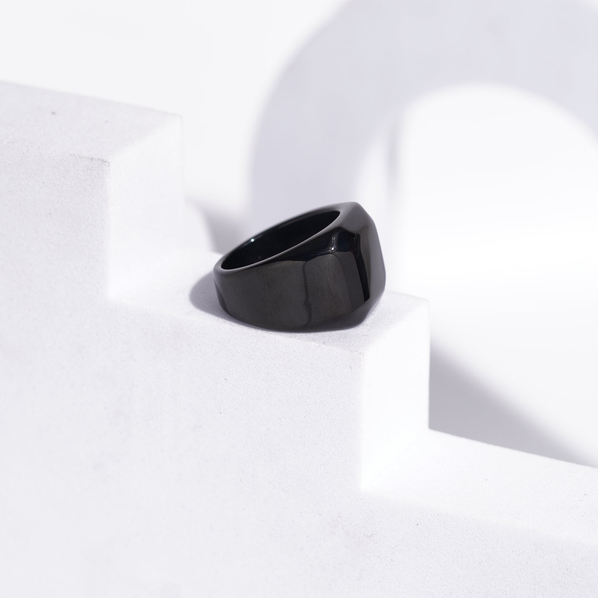 (89) geometric black polished men rings