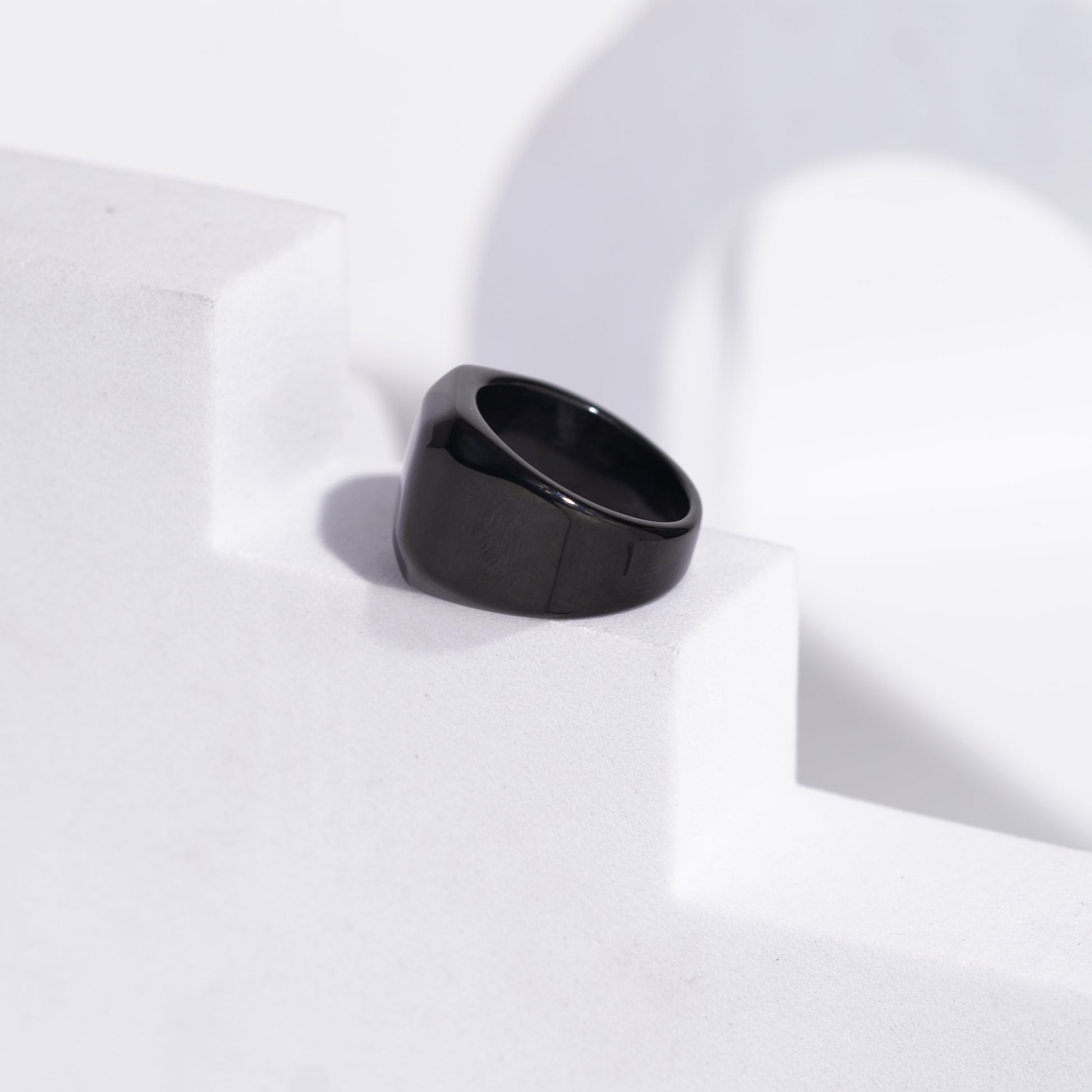 (89) geometric black polished men rings