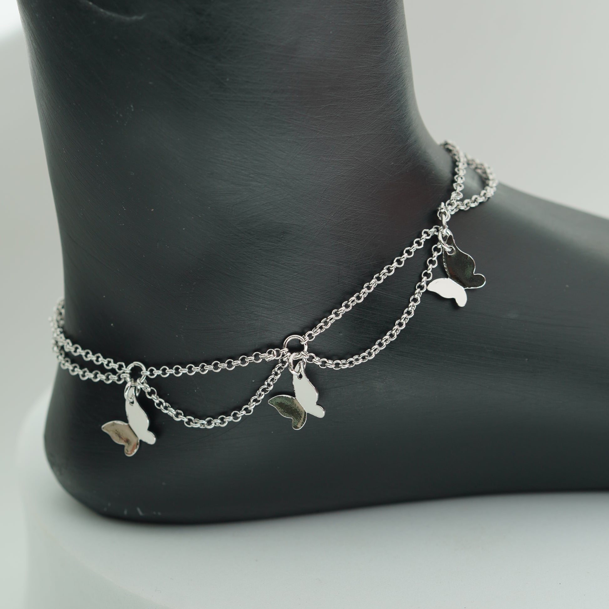 (2A)   BUTTERFLY CHARMS ANKLET