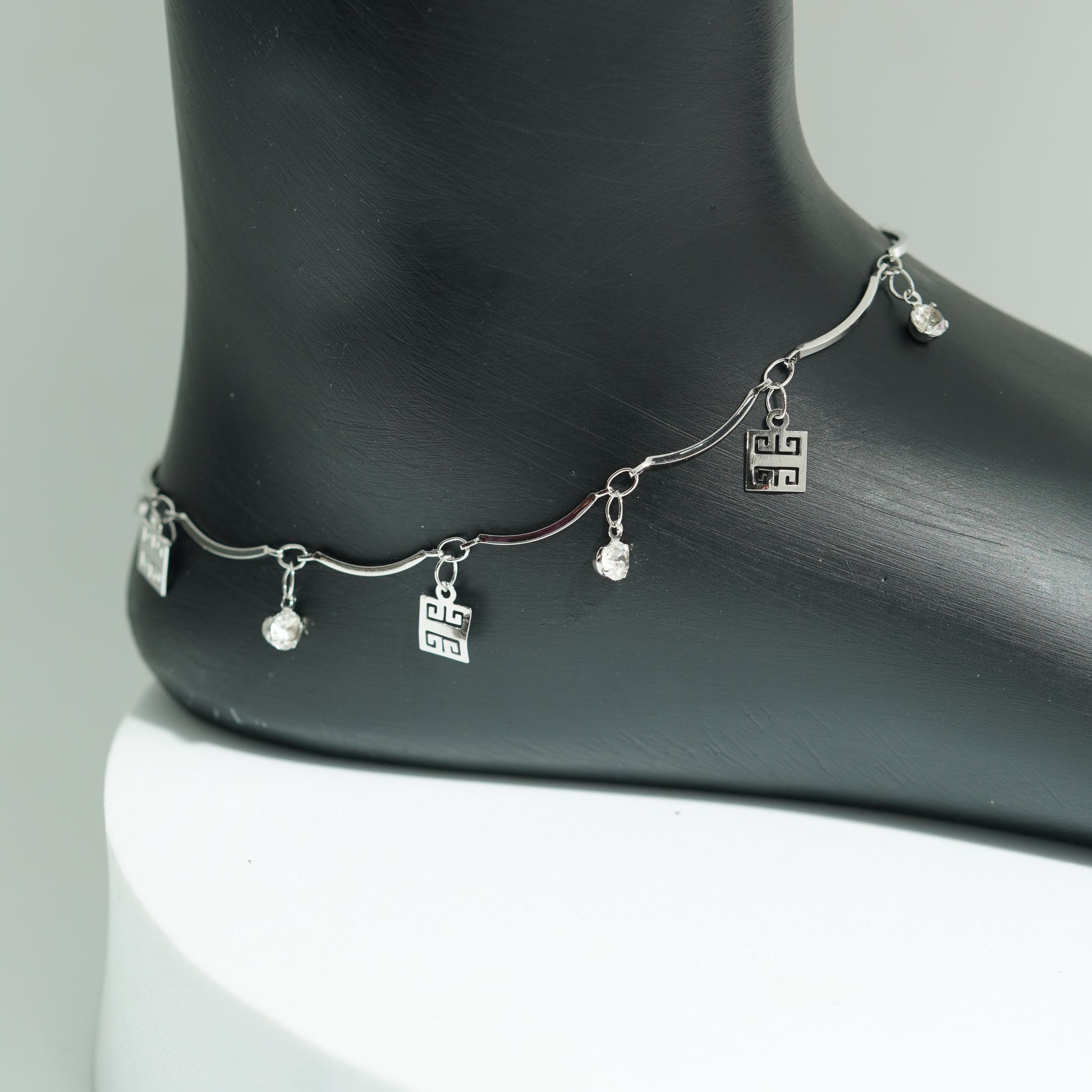 (6B) MAZE DESIGNED ANKLET