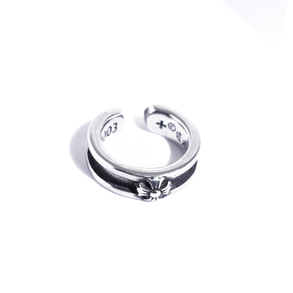 The Vesper Vault — Gothic Cross Chrome Ring (212)