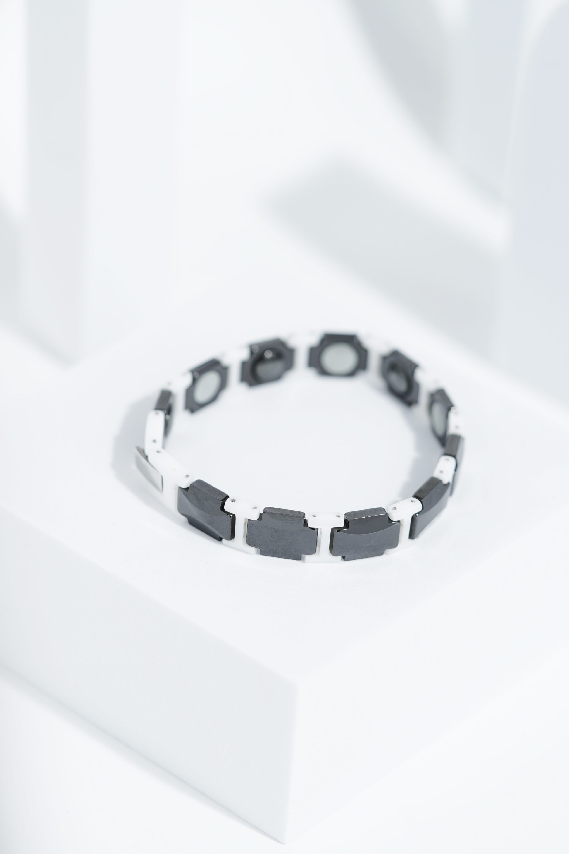 Black & White  - Ceramic bracelet for men. worldjewel.in men's bracelets