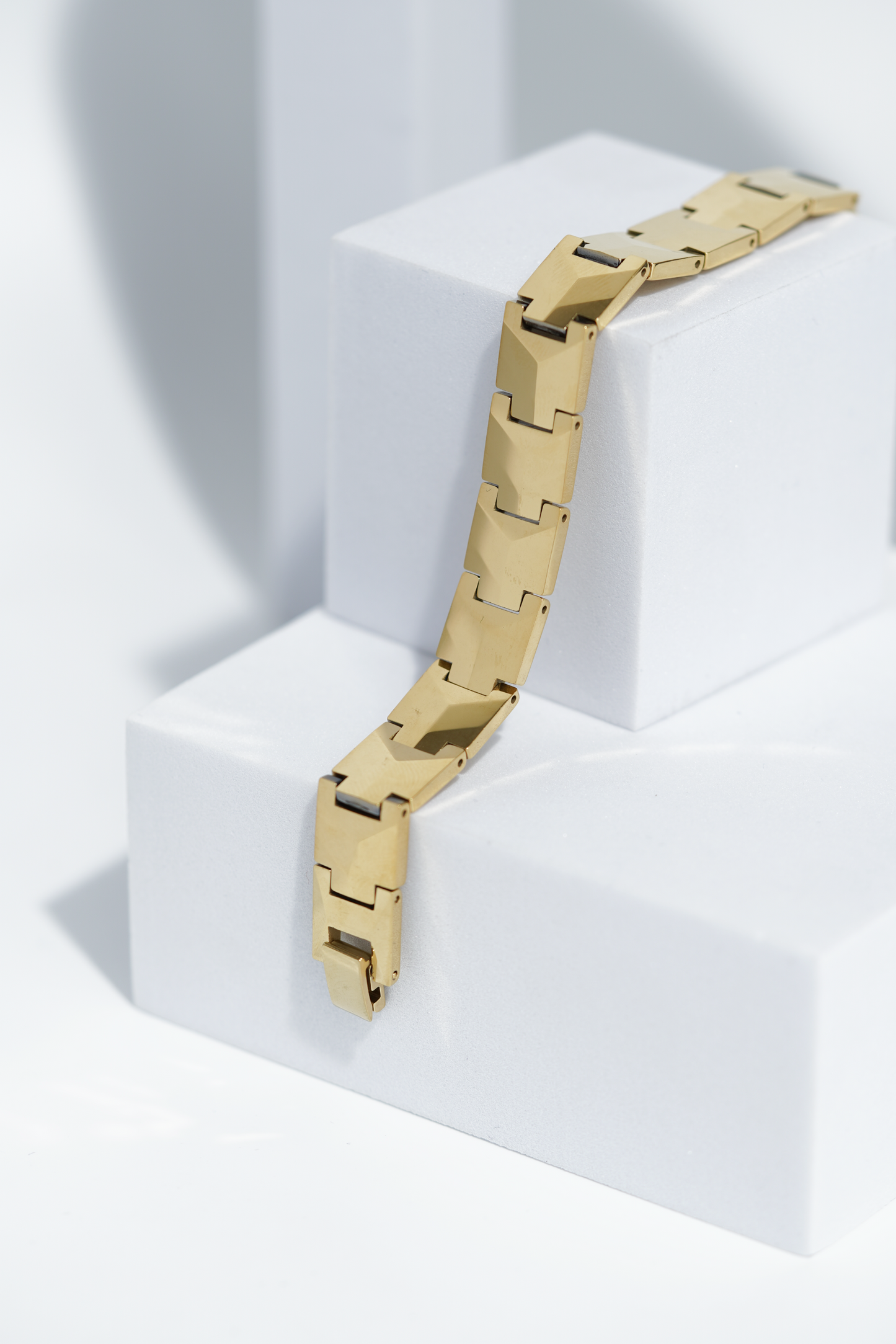 Wind Shine - Ceramic bracelet for men. worldjewel.in men's bracelets