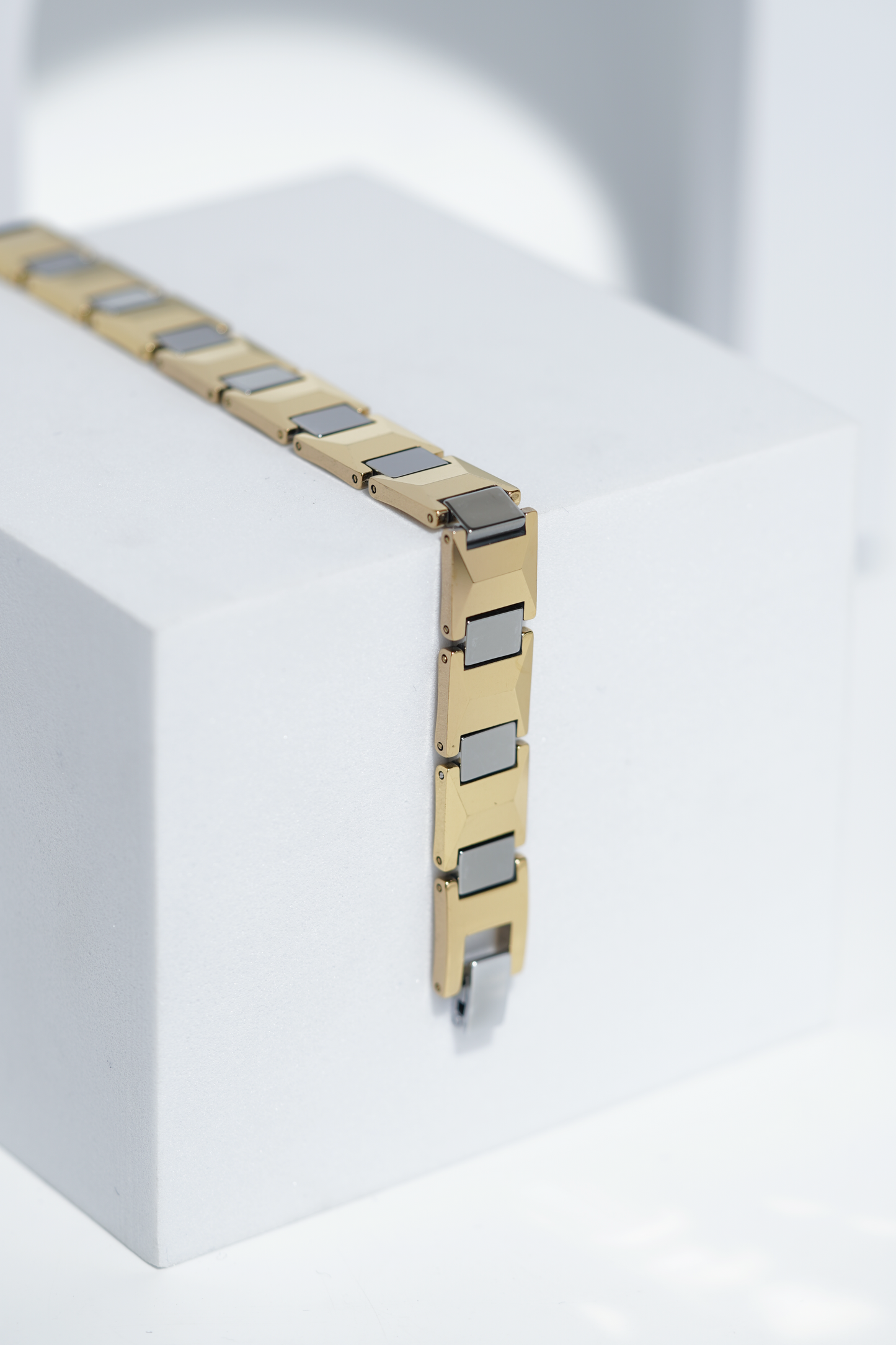 Nysa - Ceramic bracelet for men. worldjewel.in men's bracelets