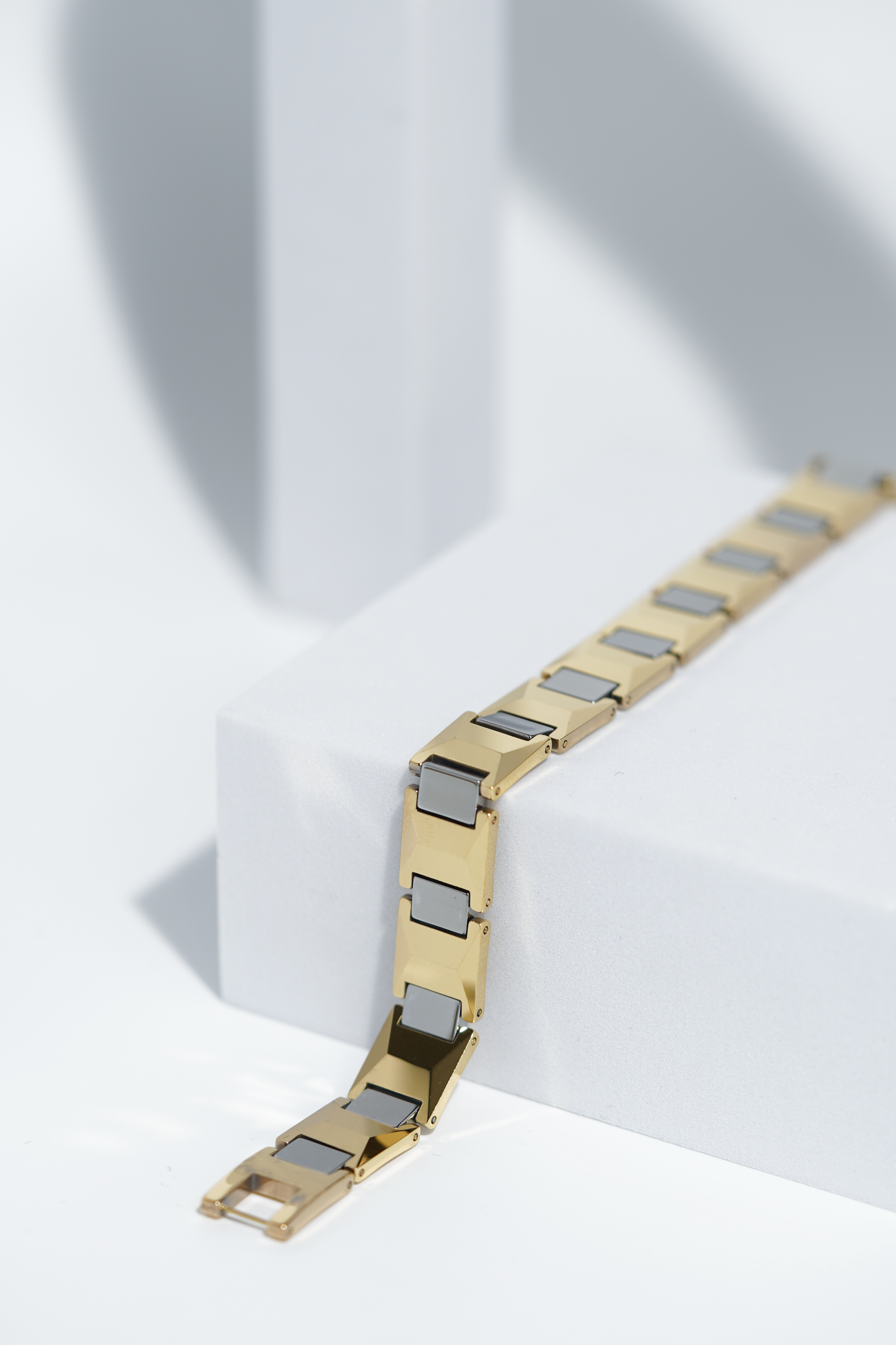 Nysa - Ceramic bracelet for men. worldjewel.in men's bracelets