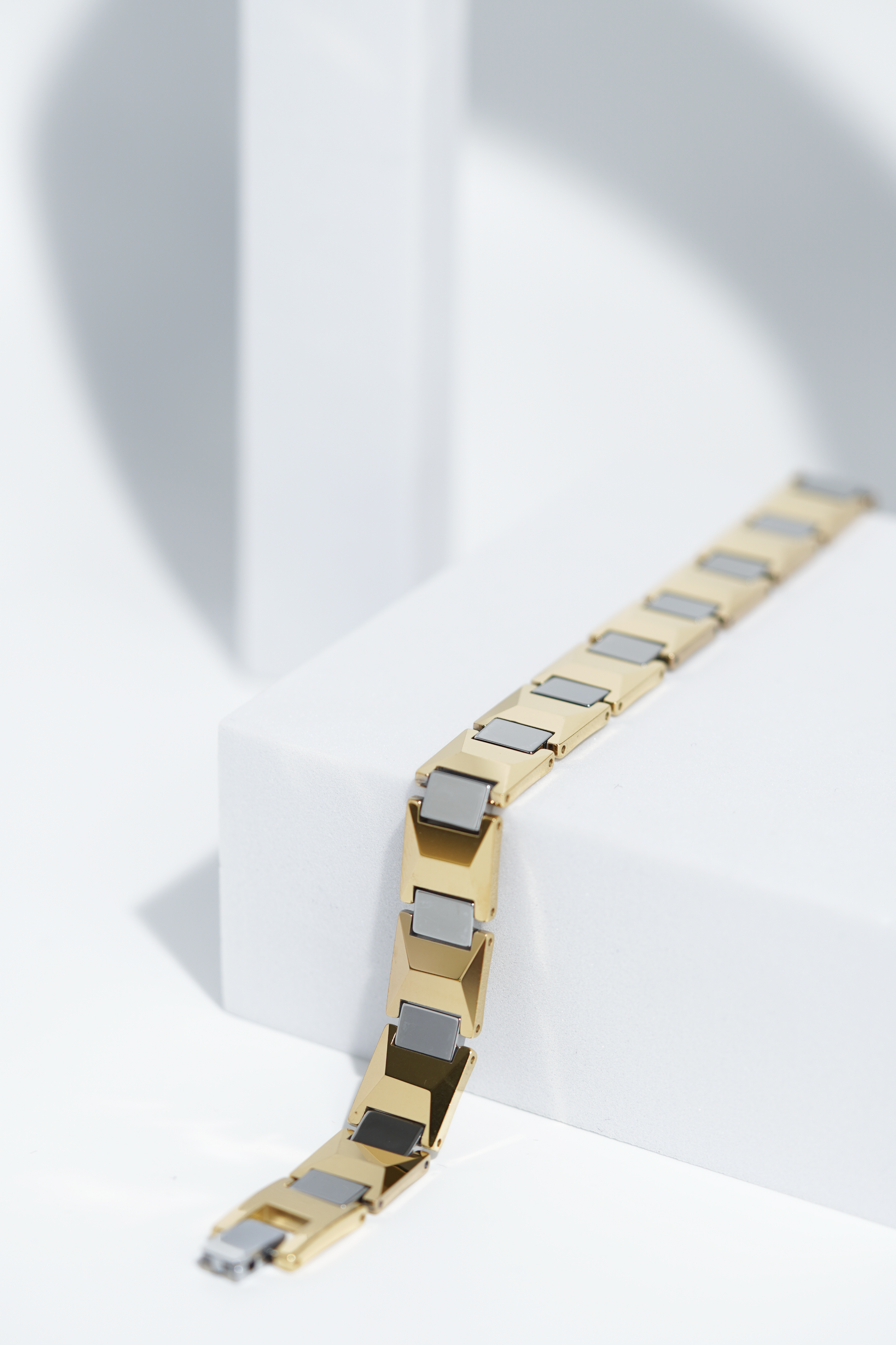 Nysa - Ceramic bracelet for men. worldjewel.in men's bracelets