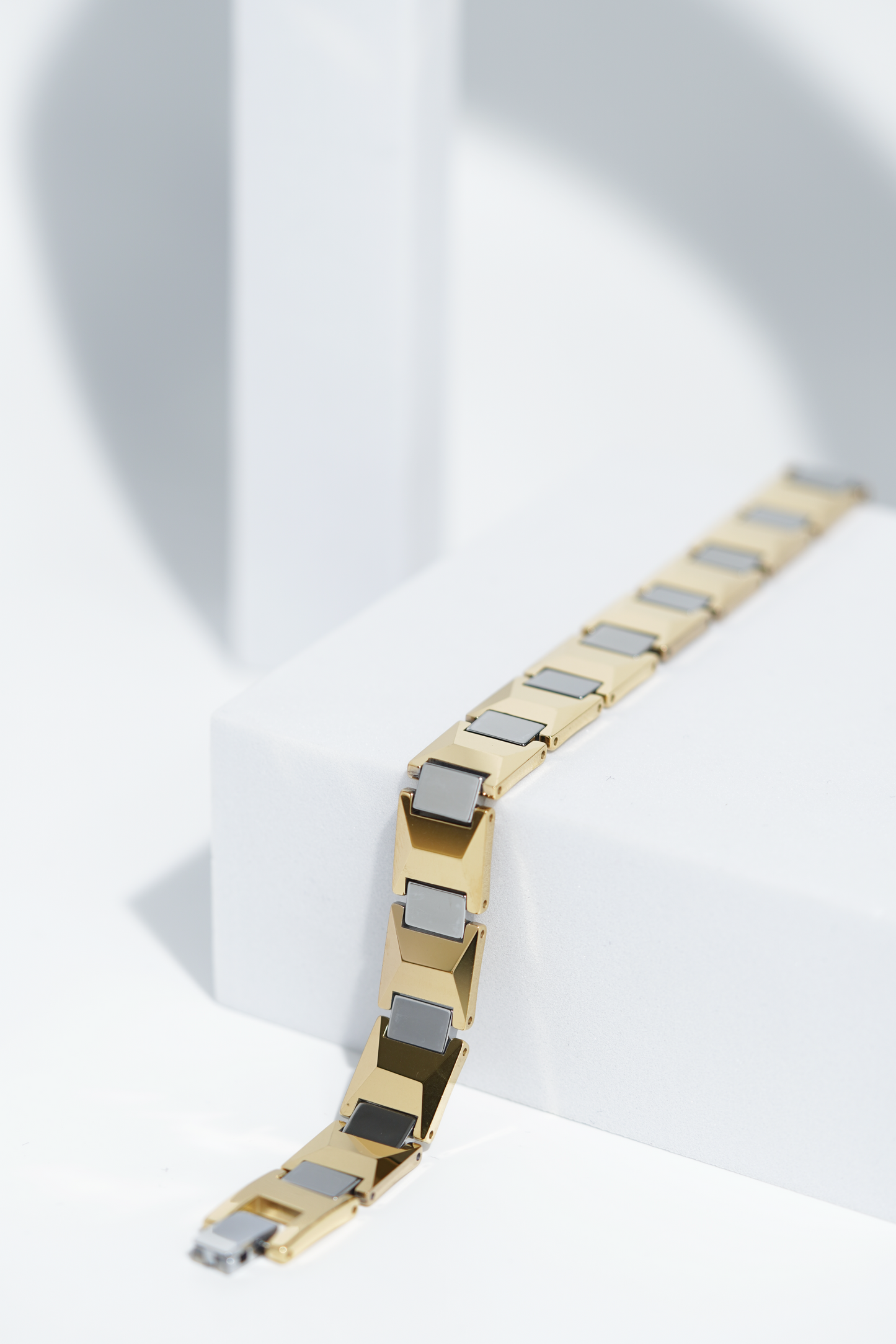 Nysa - Ceramic bracelet for men. worldjewel.in men's bracelets