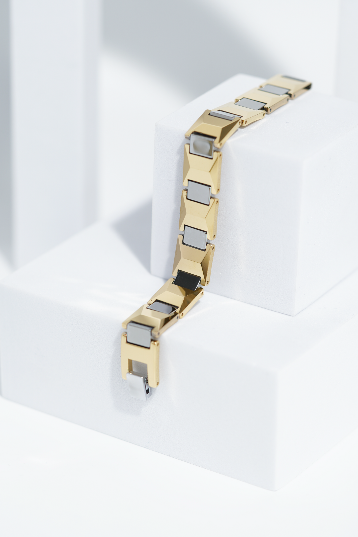 Nysa - Ceramic bracelet for men. worldjewel.in men's bracelets