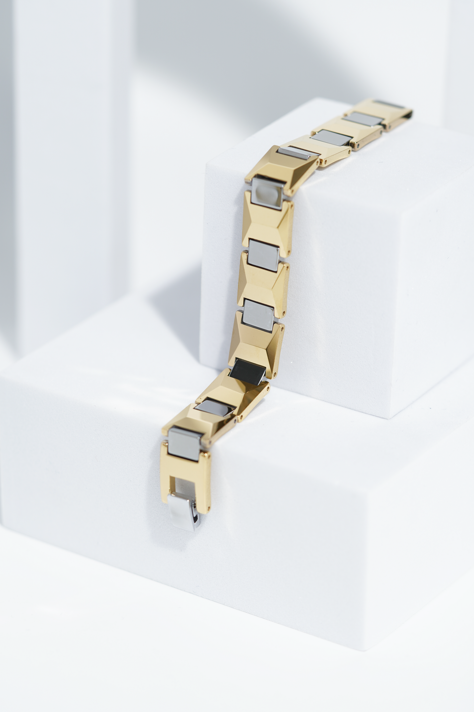 Nysa - Ceramic bracelet for men. worldjewel.in men's bracelets