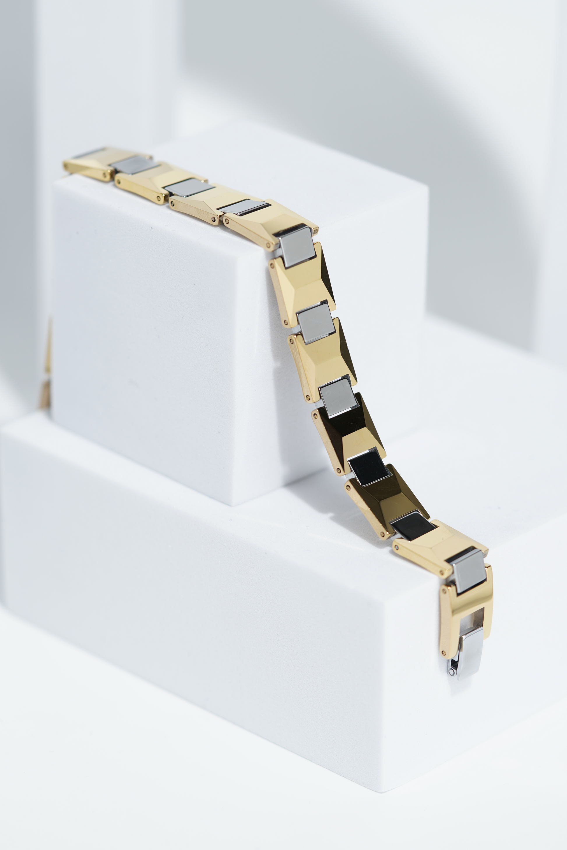 Nysa - Ceramic bracelet for men. worldjewel.in men's bracelets