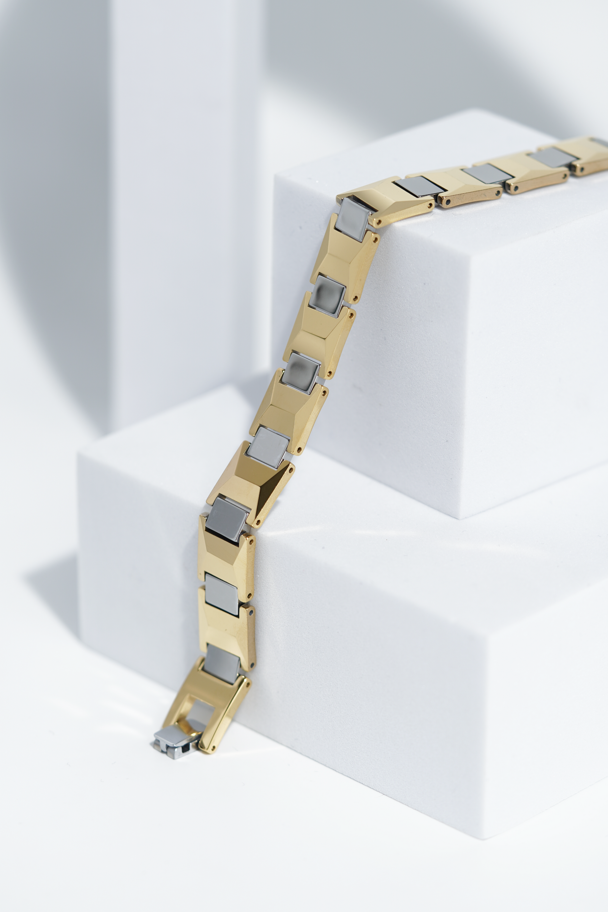 Nysa - Ceramic bracelet for men. worldjewel.in men's bracelets