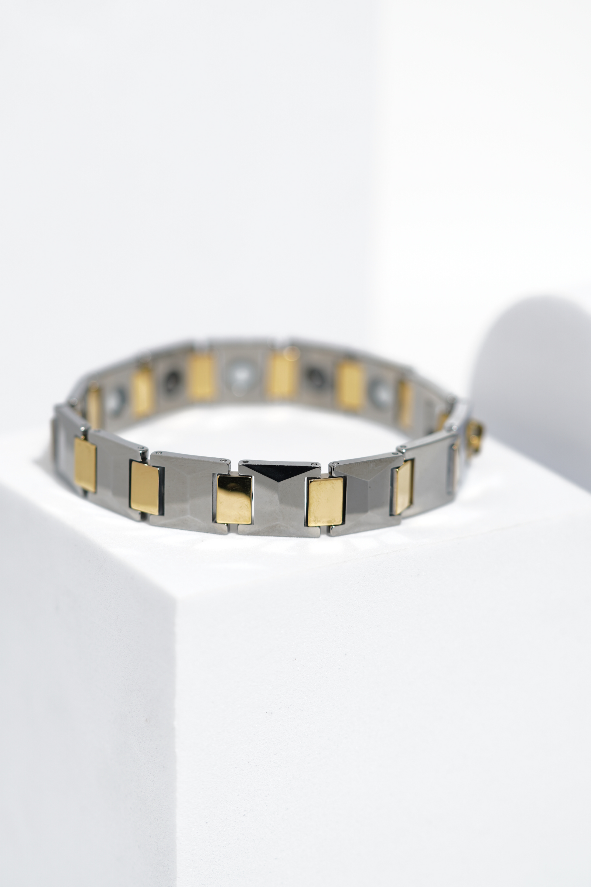Forma - Ceramic bracelet for men. worldjewel.in men's bracelets