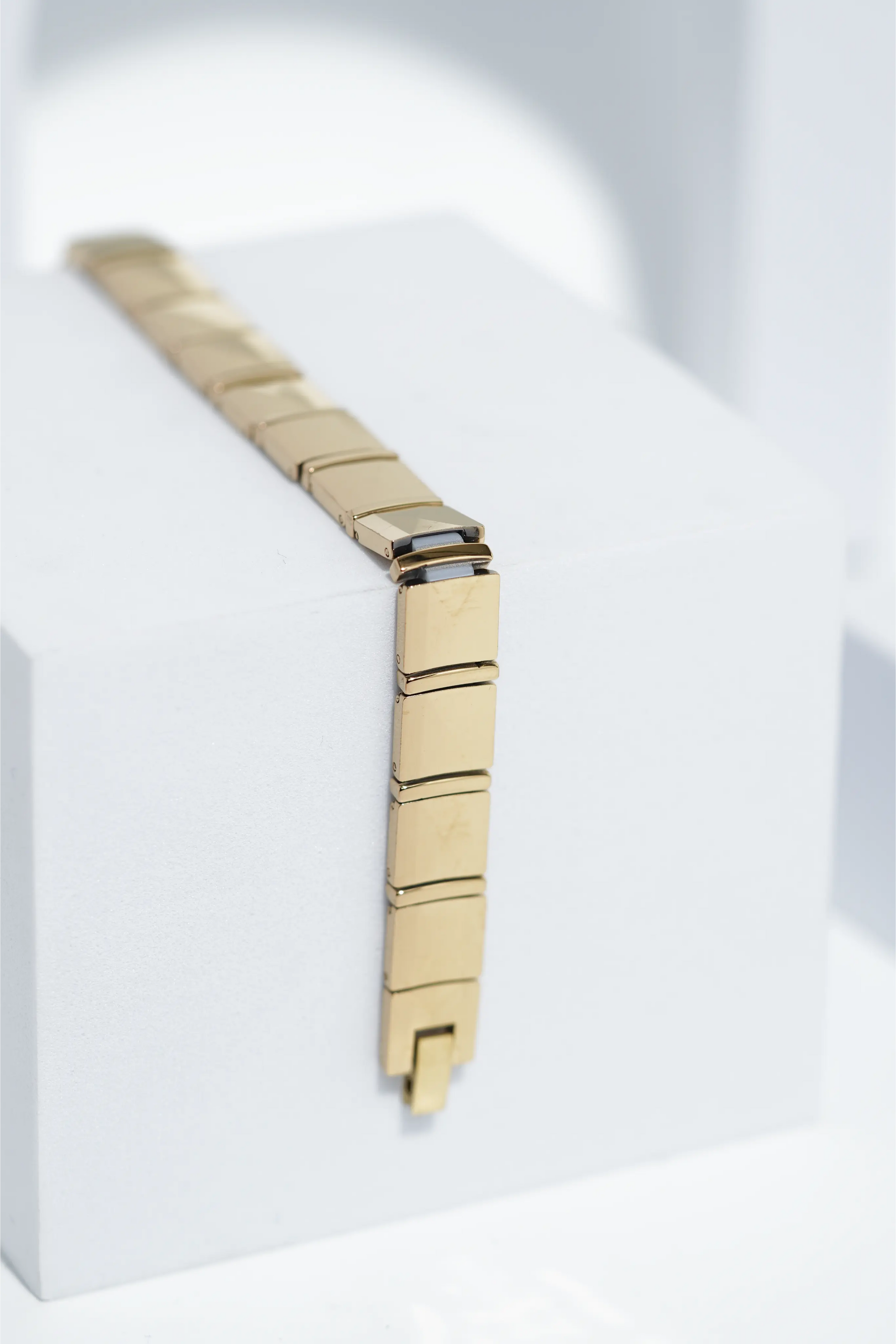 Empress Shine Golden - Ceramic bracelet for men. worldjewel.in men's bracelets