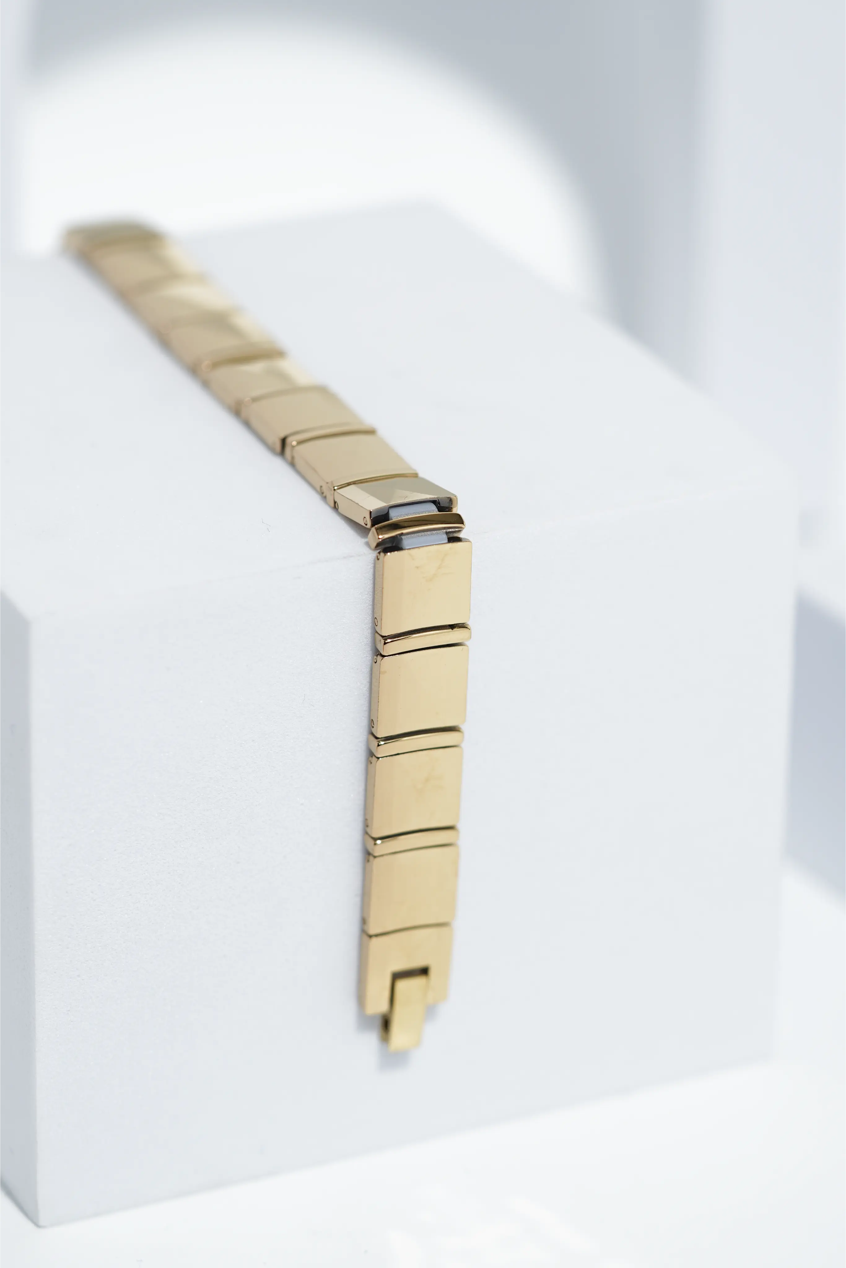 Empress Shine Golden - Ceramic bracelet for men. worldjewel.in men's bracelets