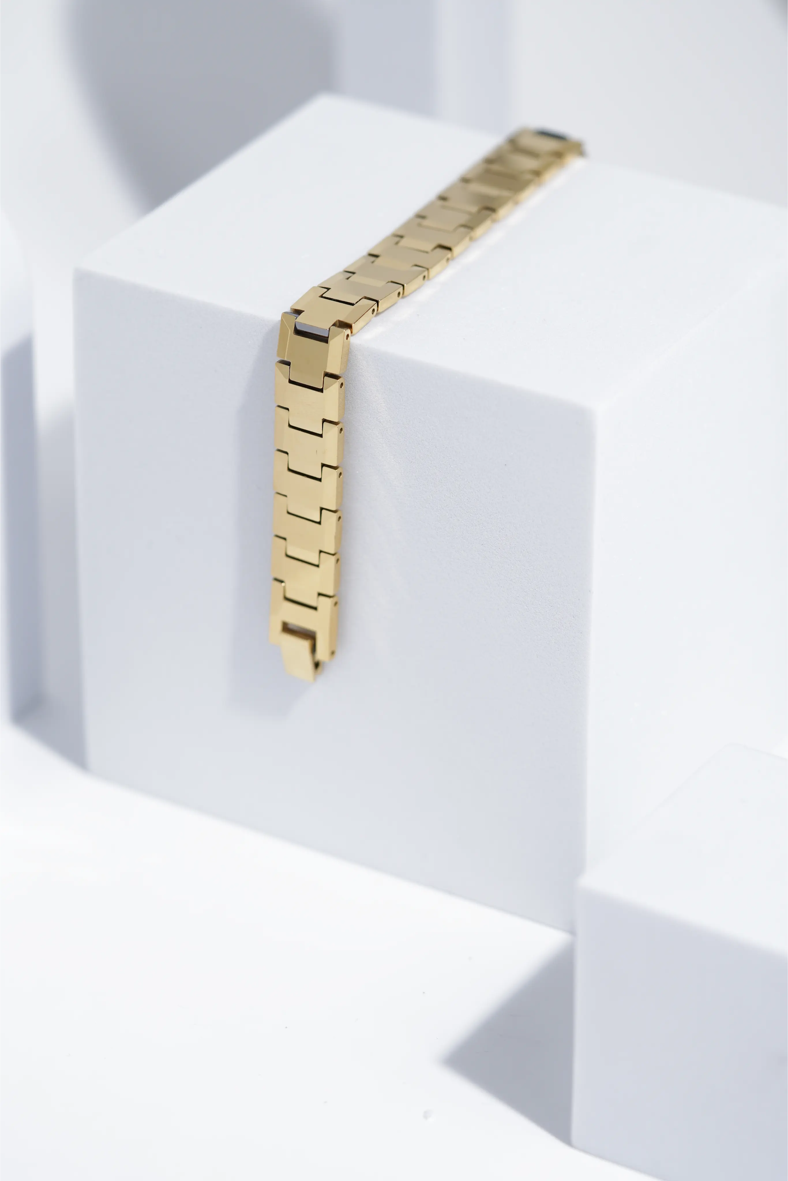 Golden Empress Shine - Ceramic bracelet for men. worldjewel.in men's bracelets