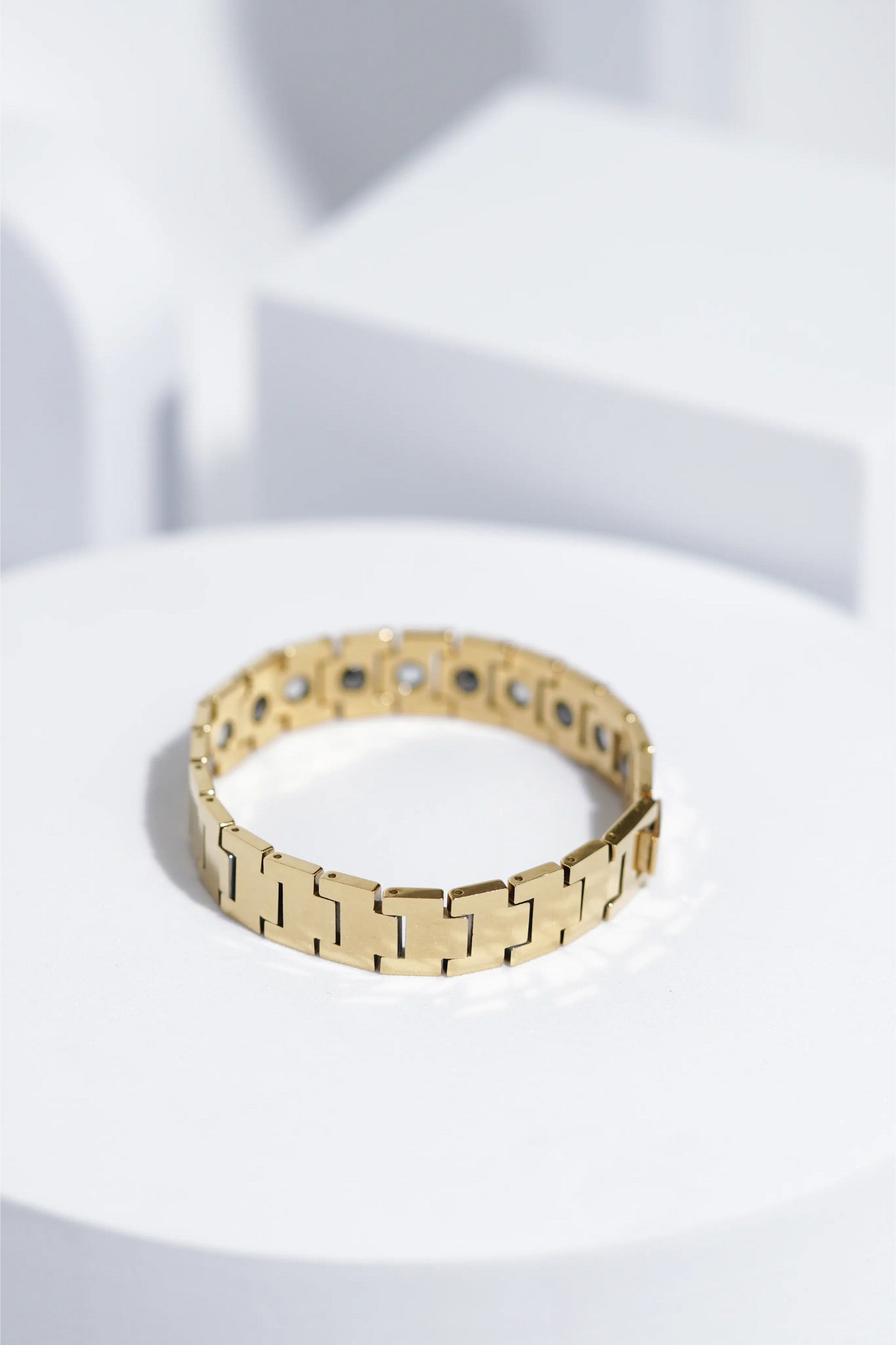 Golden Empress Shine - Ceramic bracelet for men. worldjewel.in men's bracelets
