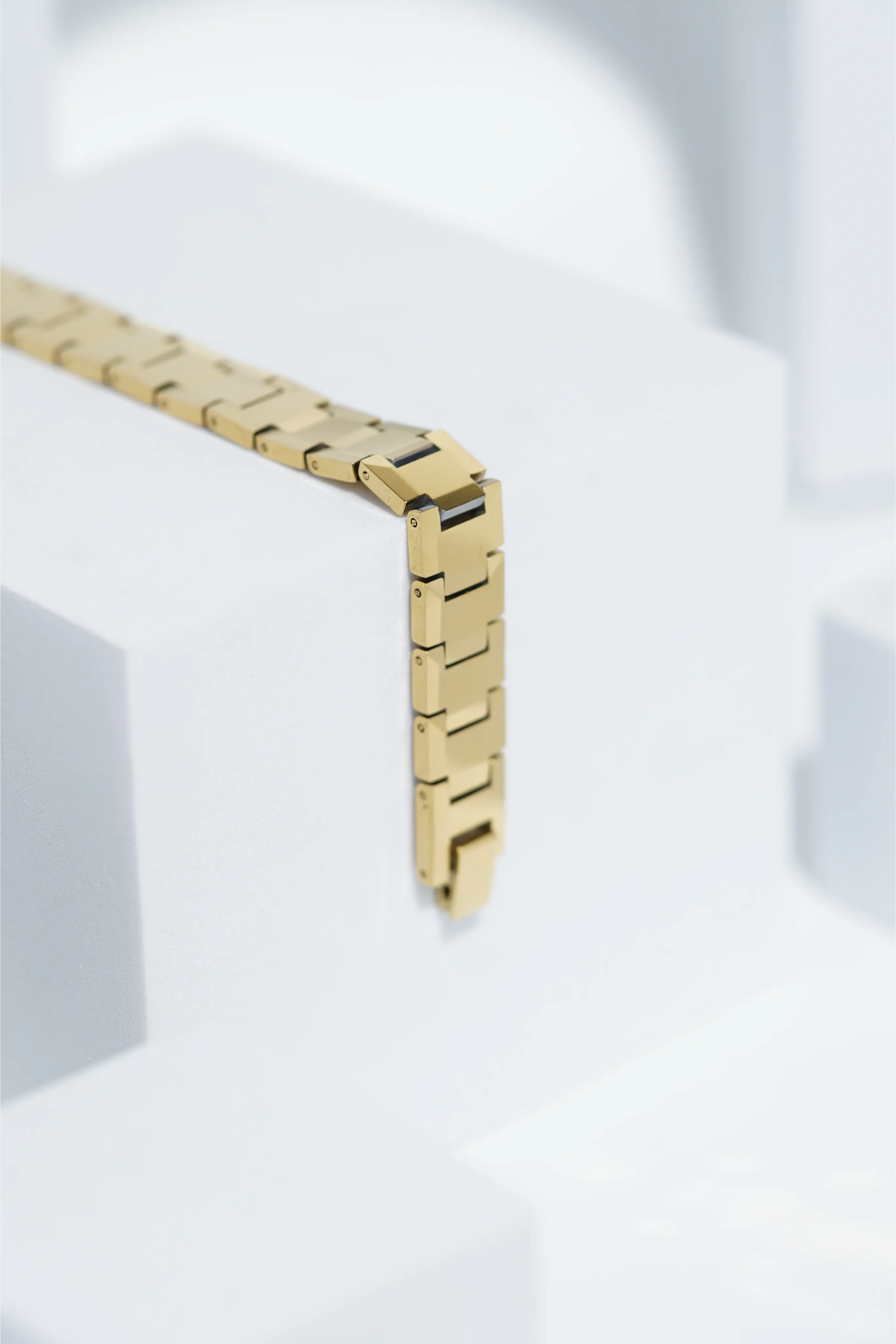 Golden Empress Shine - Ceramic bracelet for men. worldjewel.in men's bracelets