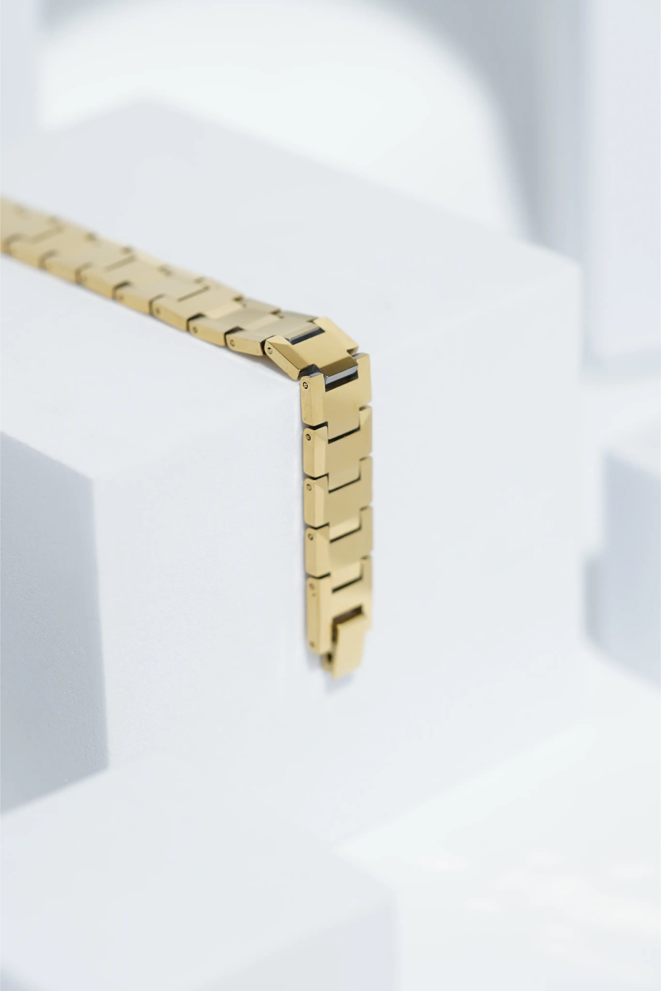 Golden Empress Shine - Ceramic bracelet for men. worldjewel.in men's bracelets