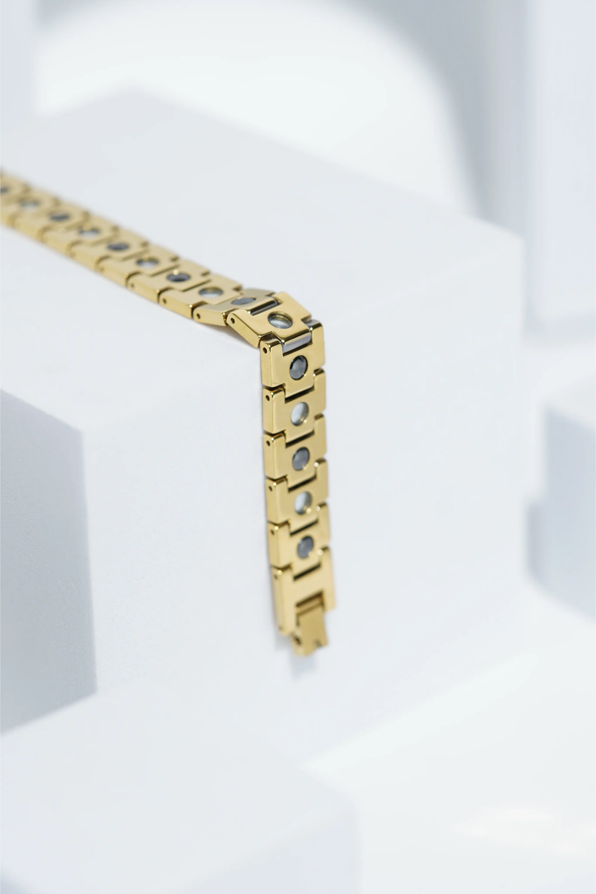 Golden Empress Shine - Ceramic bracelet for men. worldjewel.in men's bracelets