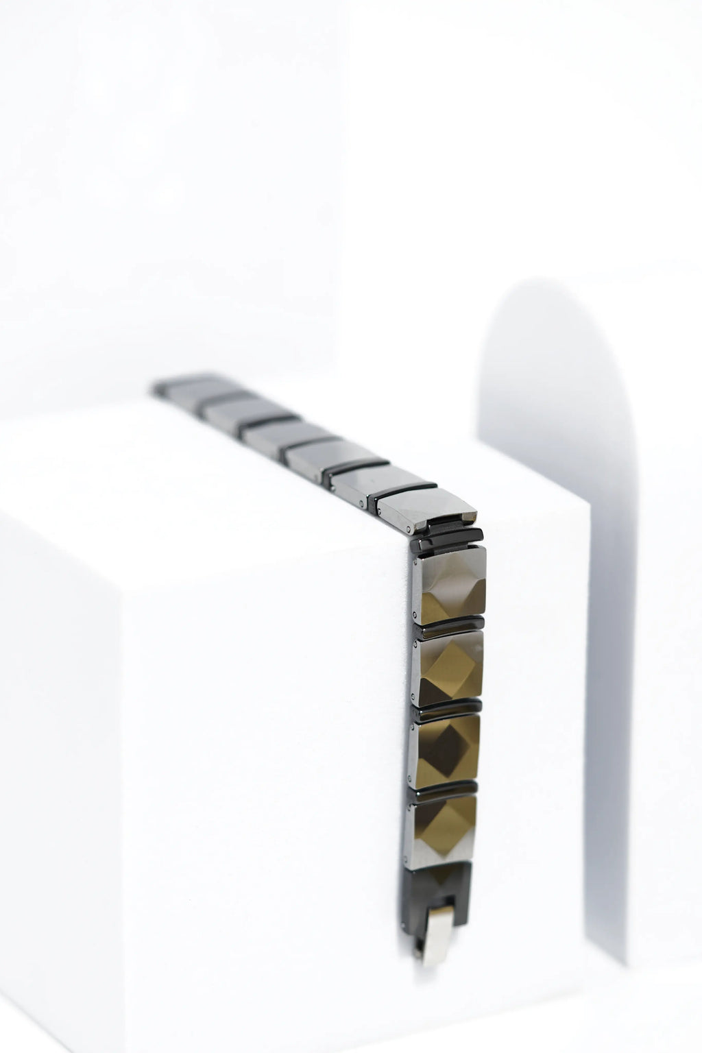 HushBand - Ceramic bracelet for men. worldjewel.in men's bracelets