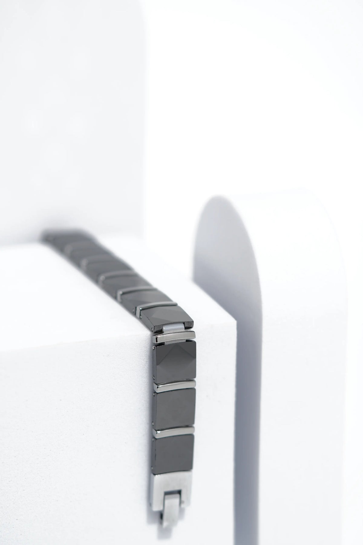 Linear Gold - Ceramic bracelet for men. worldjewel.in men's bracelets