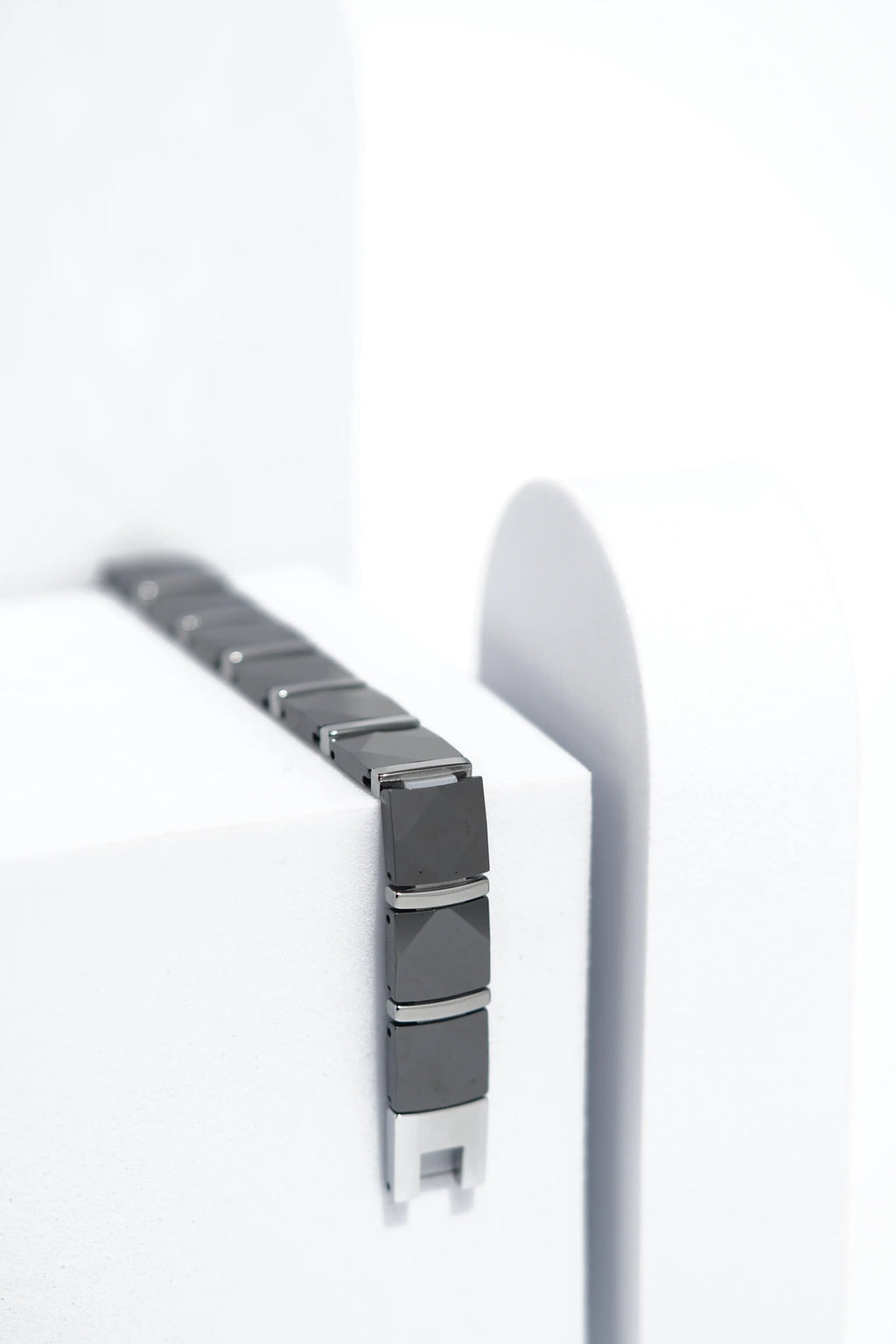 Linear Gold - Ceramic bracelet for men. worldjewel.in men's bracelets