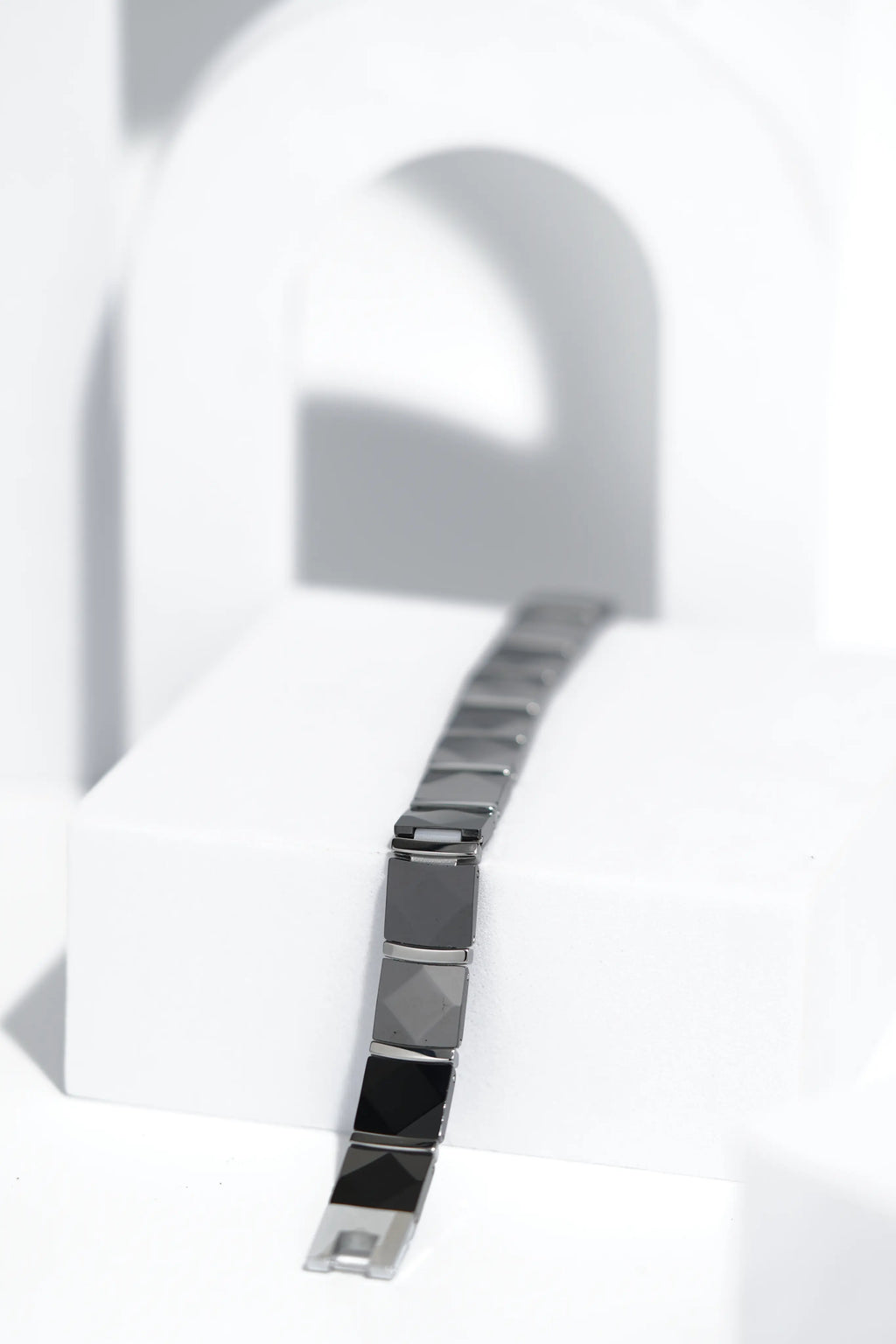 Linear Gold - Ceramic bracelet for men. worldjewel.in men's bracelets