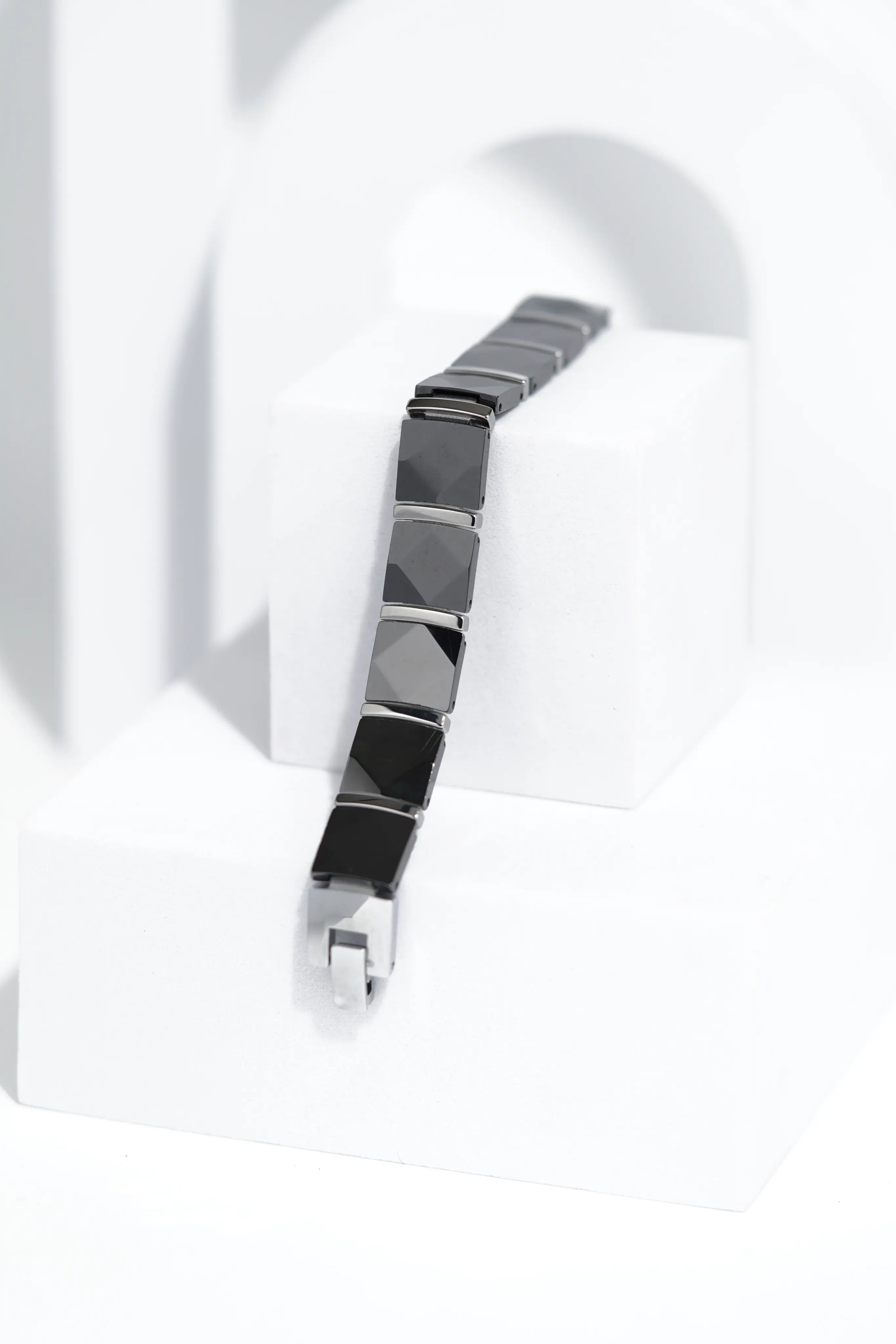 Linear Gold - Ceramic bracelet for men. worldjewel.in men's bracelets