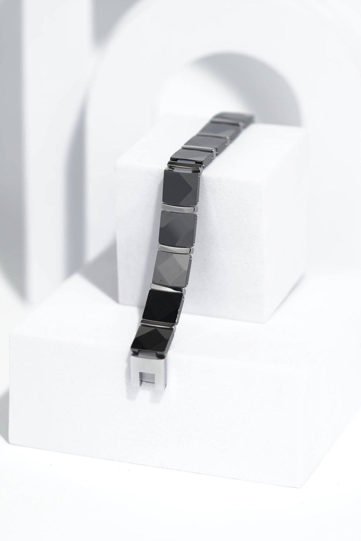 Linear Gold - Ceramic bracelet for men. worldjewel.in men's bracelets