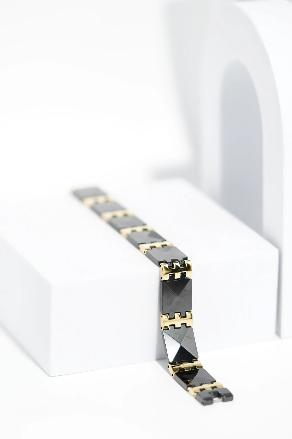 MinimalEdge Ceramic bracelet for men. worldjewel.in men's bracelets