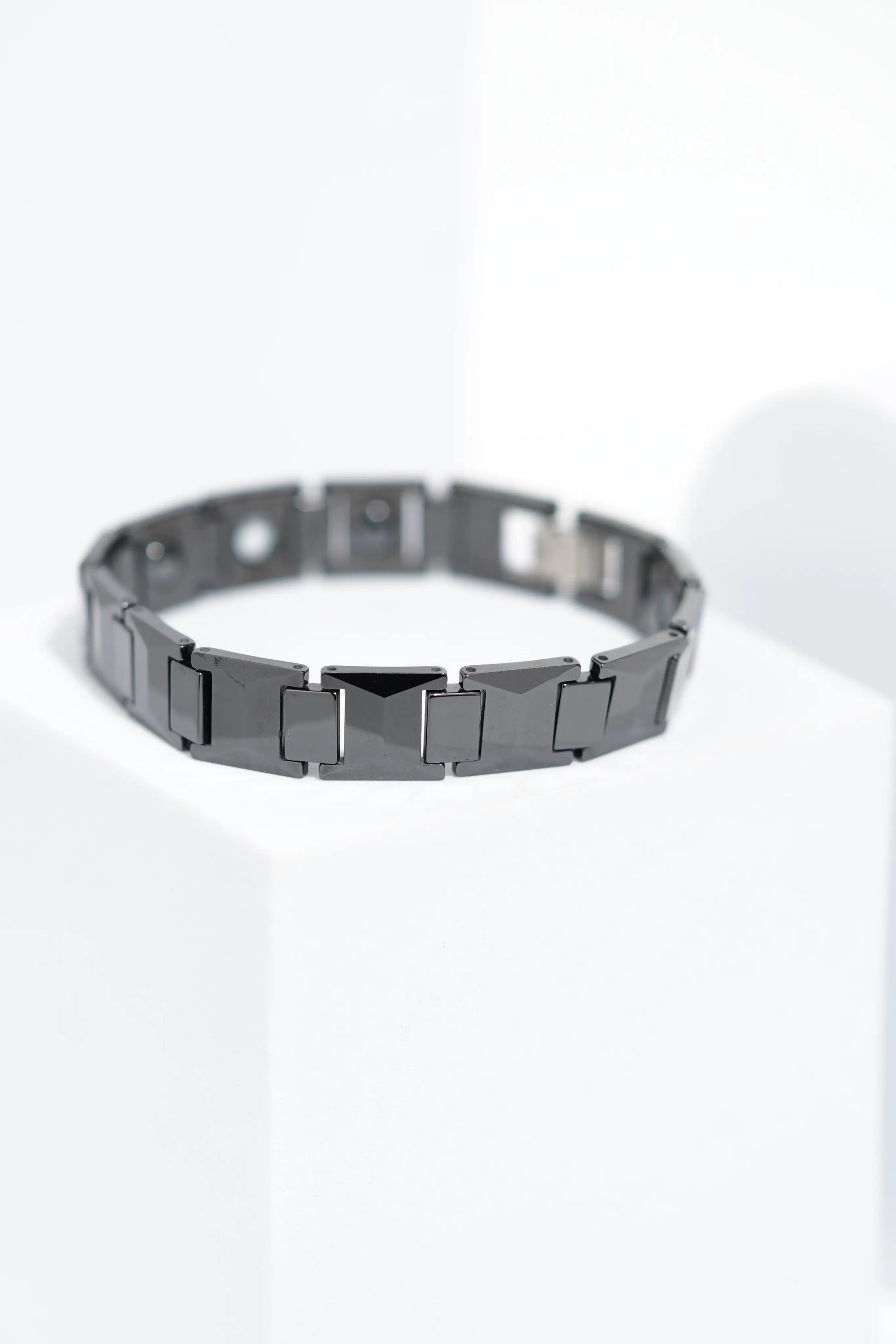 Mino - Ceramic bracelet for men. worldjewel.in men's bracelets