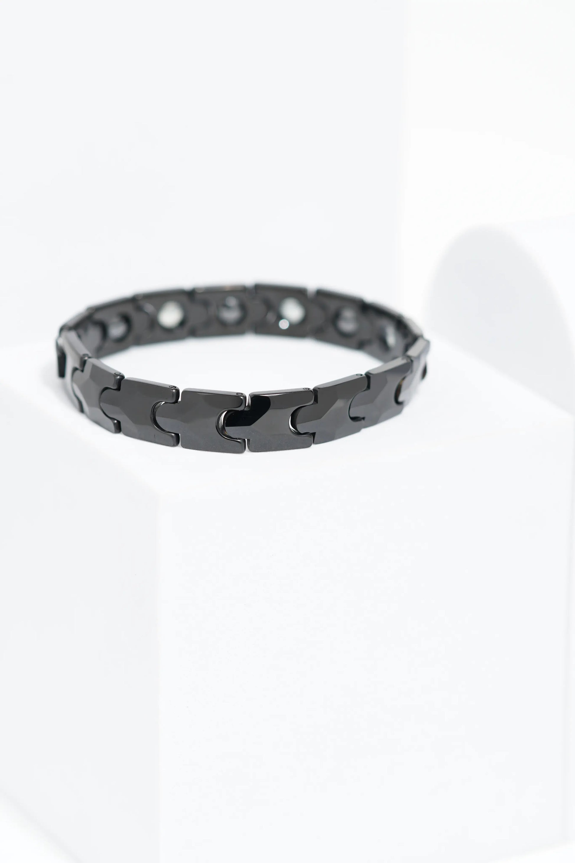 Nuvé - Ceramic bracelet for men. worldjewel.in men's bracelets