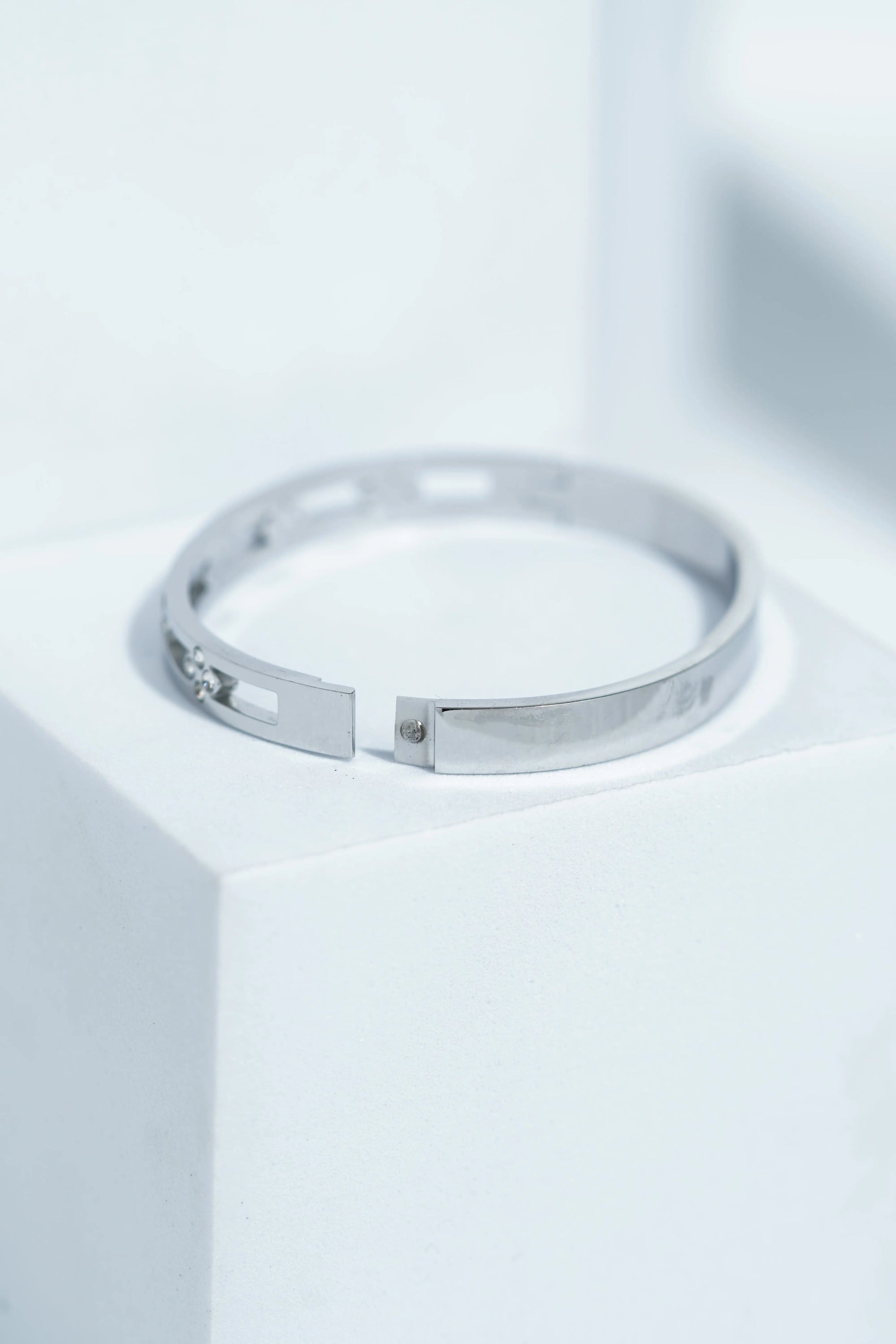 Nyla Curve Bangle Bracelet worldjewel.in CUFF BRACELET FOR WOMEN