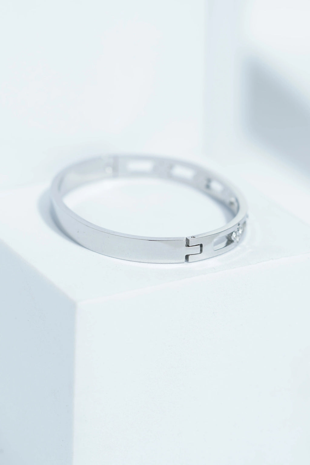 Nyla Curve Bangle Bracelet worldjewel.in CUFF BRACELET FOR WOMEN