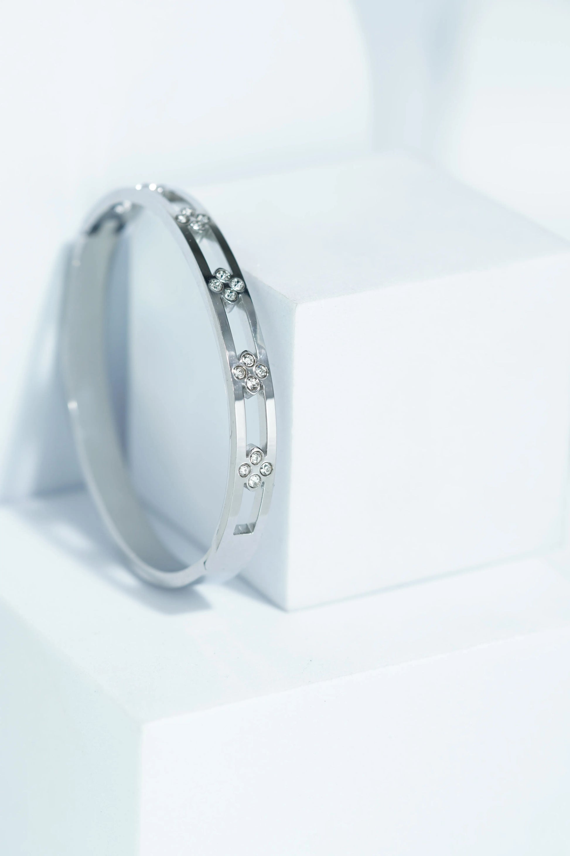 Nyla Curve Bangle Bracelet worldjewel.in CUFF BRACELET FOR WOMEN