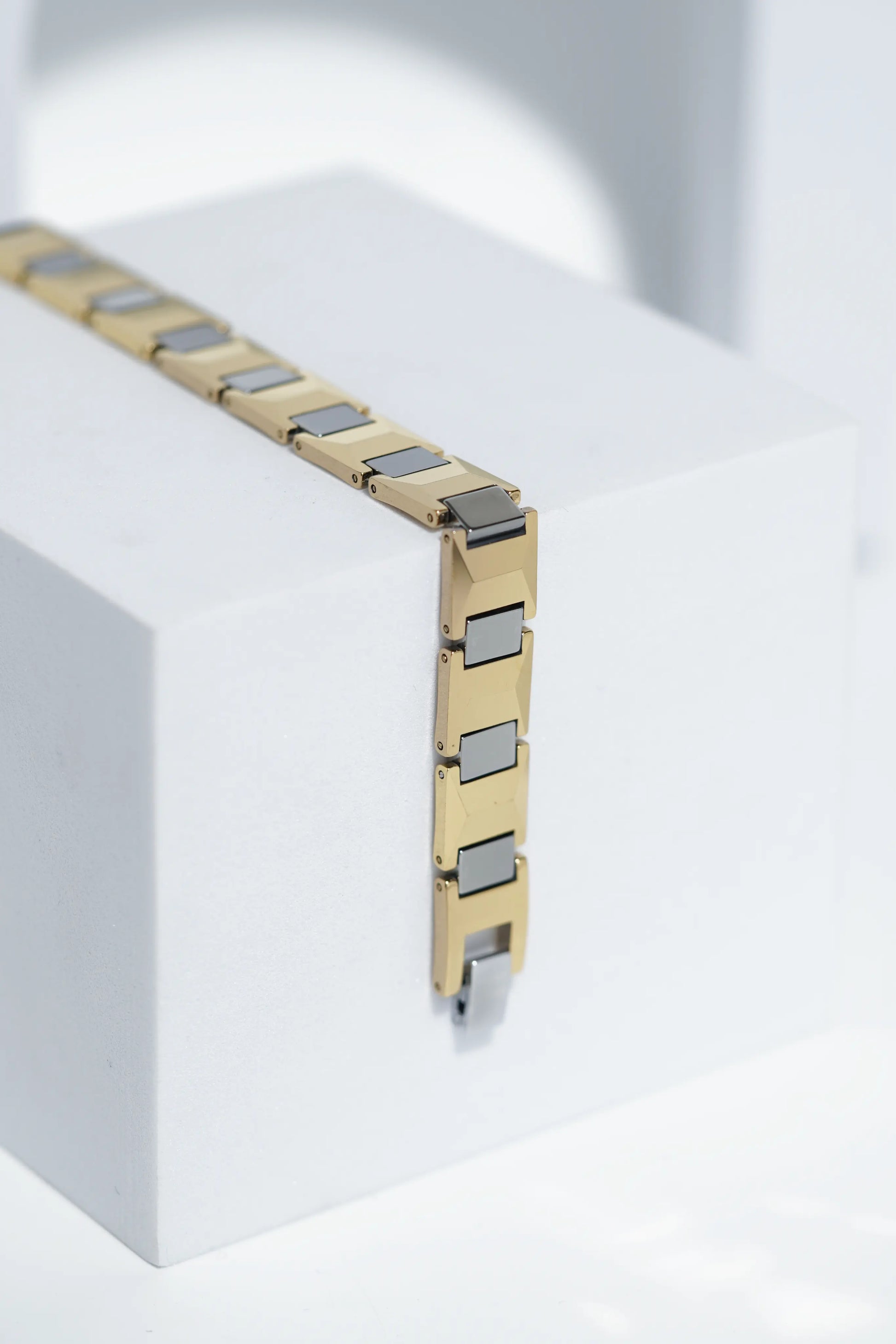 Nysa - Ceramic bracelet for men. worldjewel.in men's bracelets